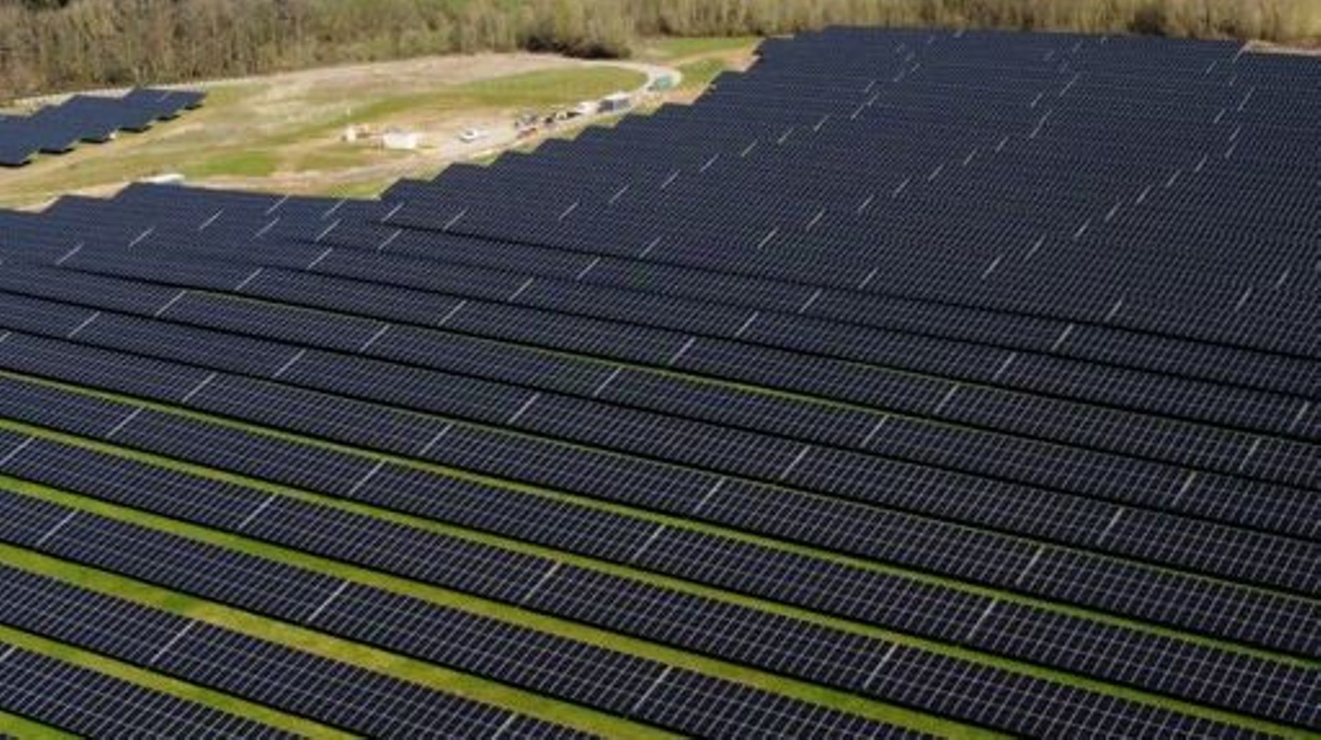 Aerial view of the largest Walloon solar panel installation, in Braine l'Alleud, Tuesday 04 April 2023. The municipality of Braine-l'Alleud inaugurated a field of photovoltaic panels of 19 hectares, designed by the municipal authorities and located in an 