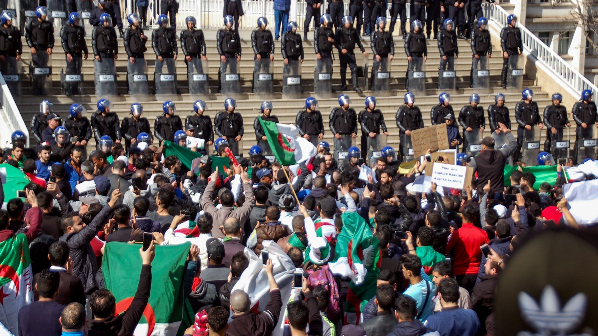 Manifestation à Oran contre la candidature d'Abdelaziz Bouteflika à un 5ème mandat de président