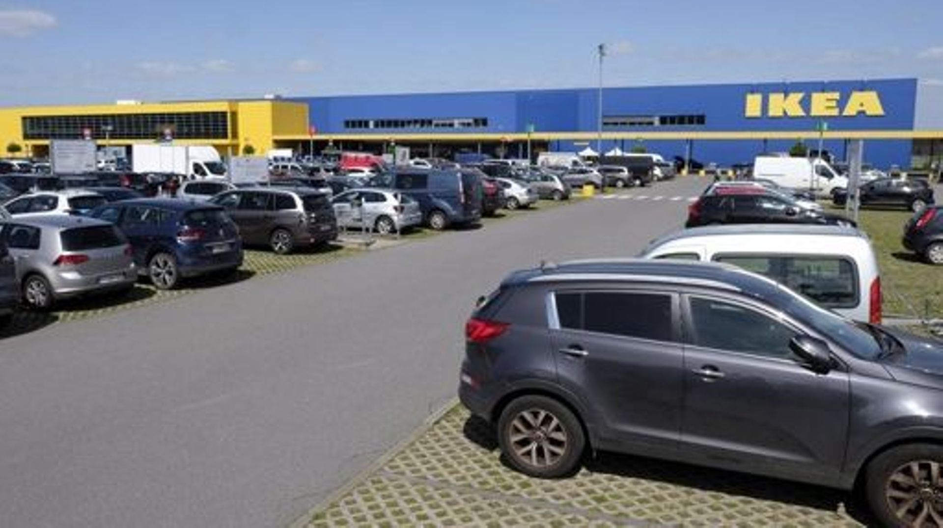 Illustration picture shows lots of cars in the car park of the IKEA Zaventem, Monday 11 May 2020. Belgium goes into its ninth week of confinement. Stage 1B of the deconfinement plan in the ongoing corona virus crisis starts. All shops can reopen and more 