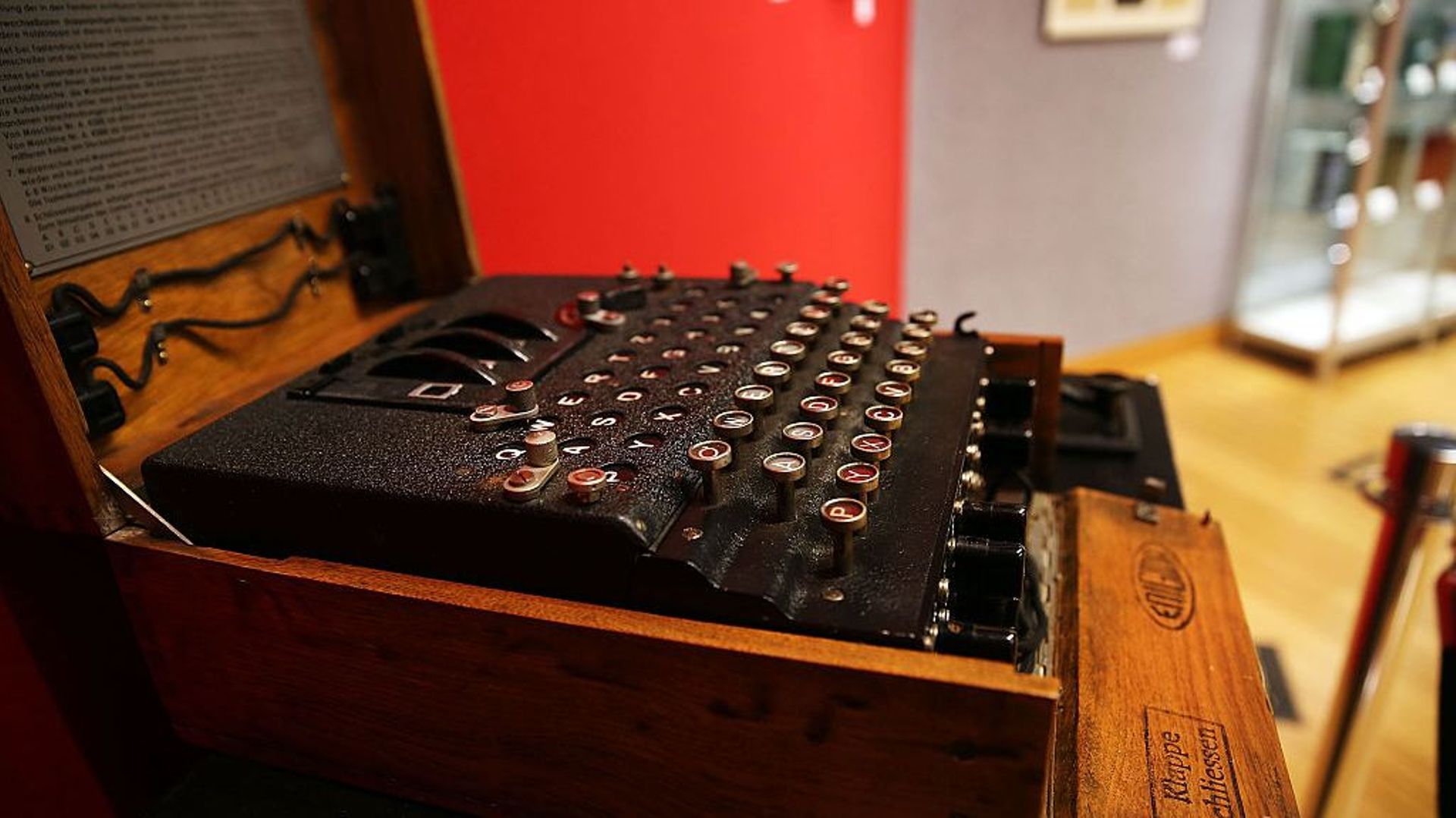 Une machine Enigma vendue aux enchères à New York le 9 avril 2015.