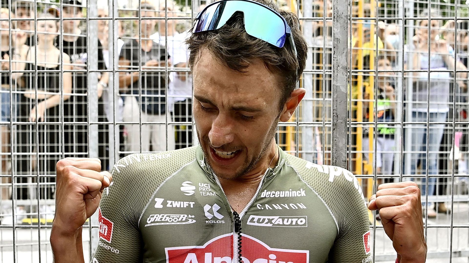 Dries De Bondt et ses fameuses lunettes après sa victoire au Giro.
