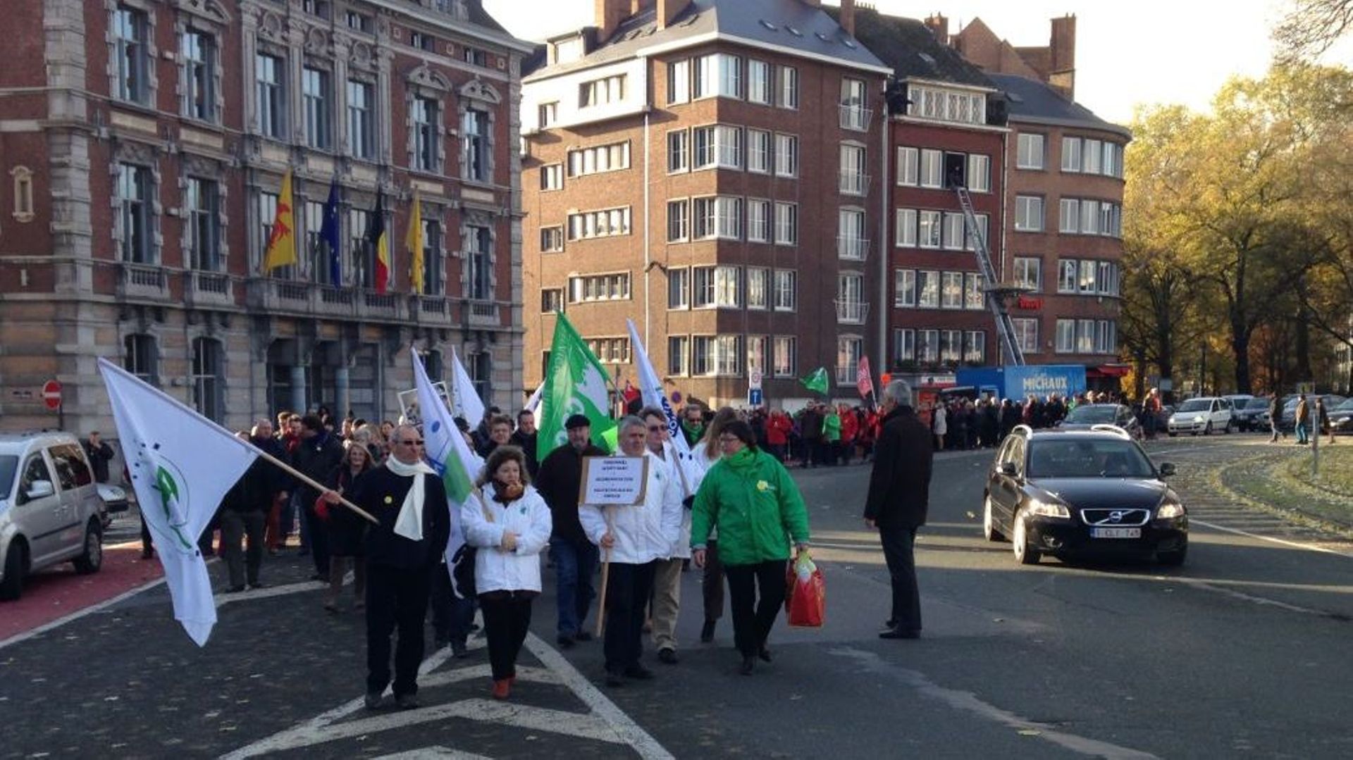200 membres du personnel du SPF finances ont manifesté à Namur