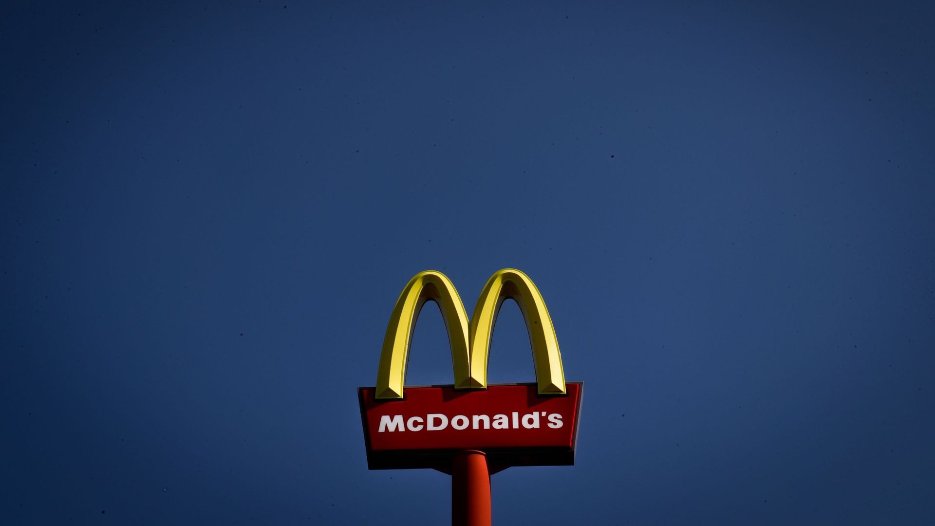 Regno Unito: McDonald’s è al centro di un nuovo caso di violenza sessuale