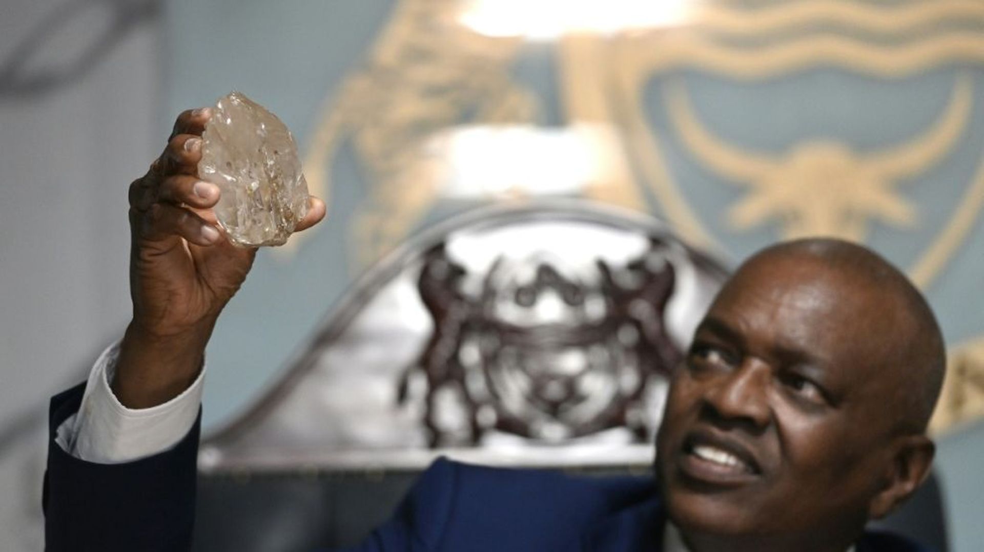 Un demikilo, une valeur estimée à 40 millions de dollars un diamant — free download