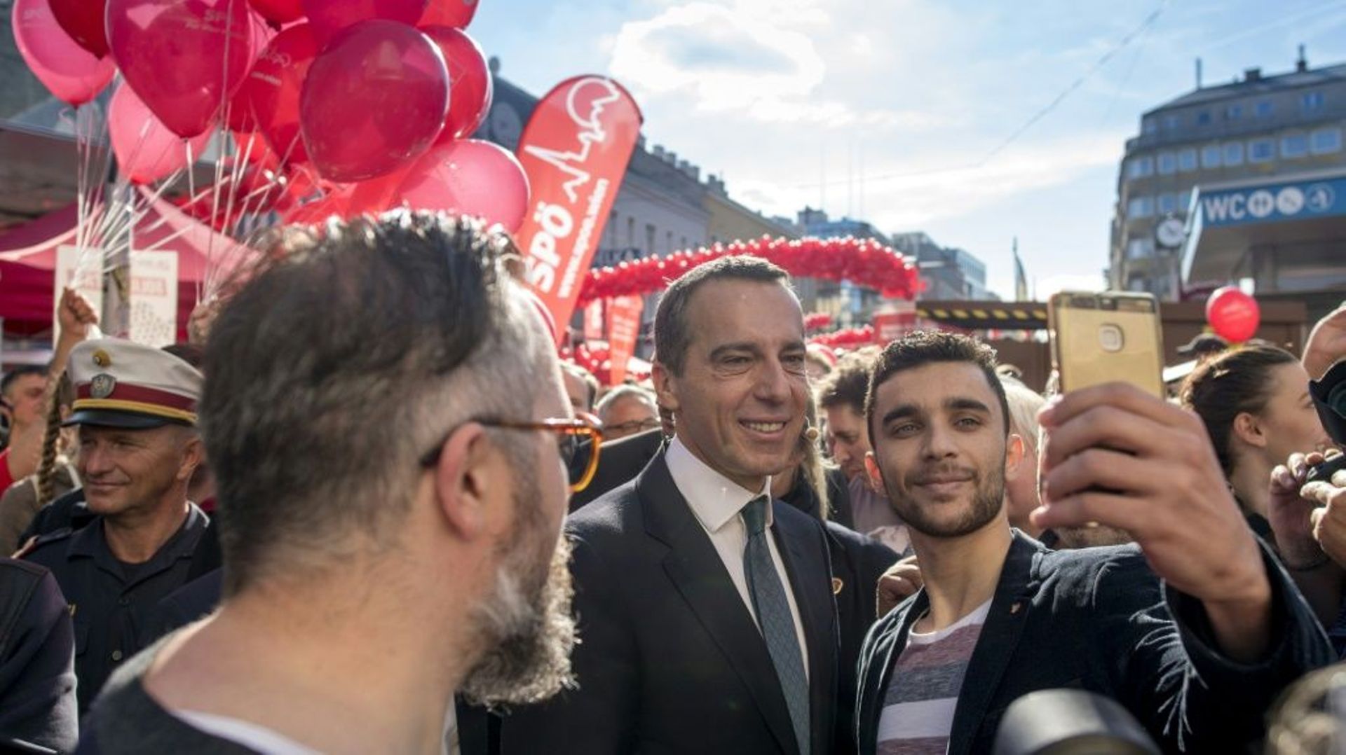 Autriche: dernière mêlée électorale, l'extrême droite incontournable