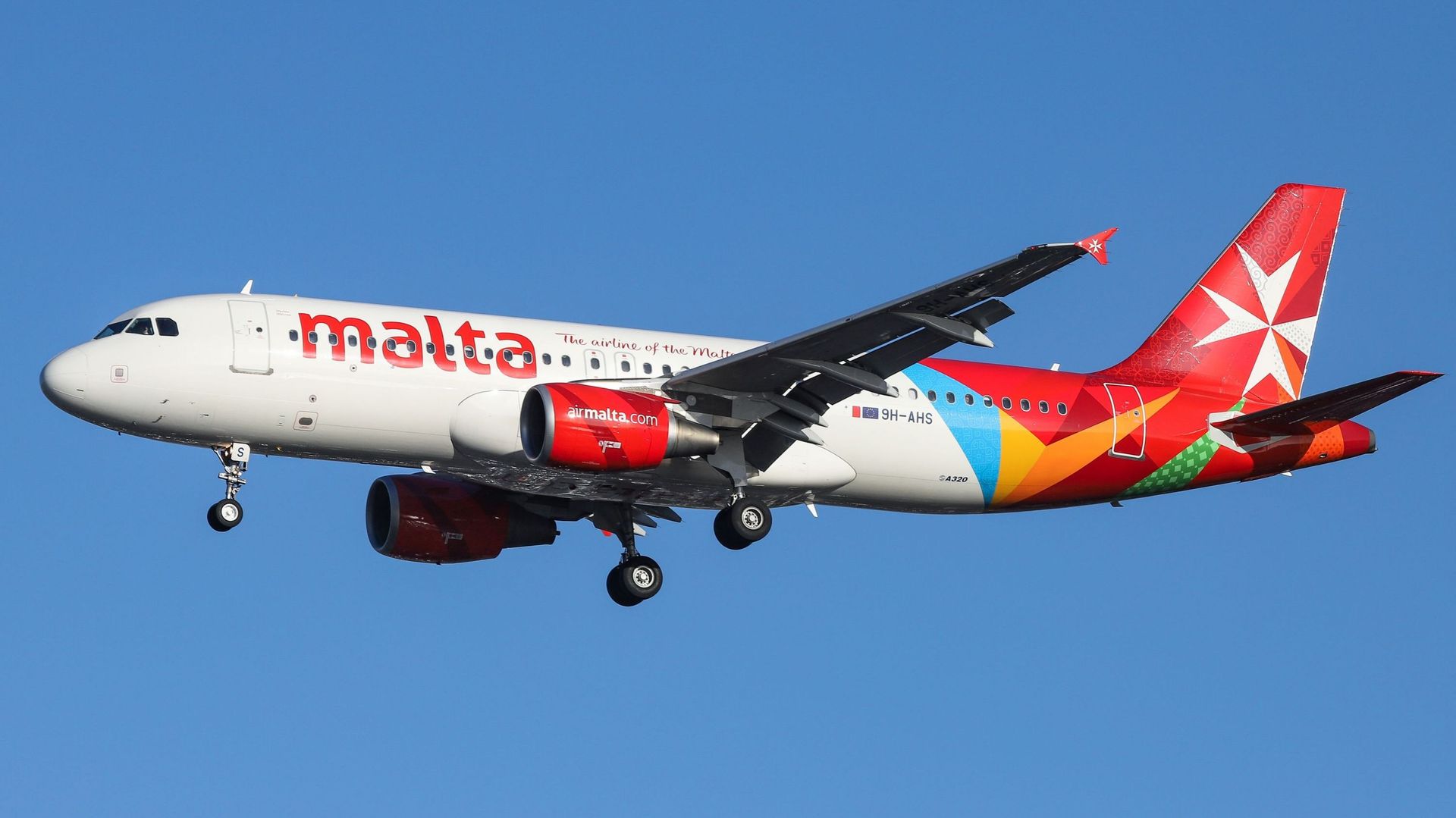 Alerte à la bombe à l'aéroport de Charleroi, les passagers d'un avion en provenance du Portugal évacués - RTBF Actus
