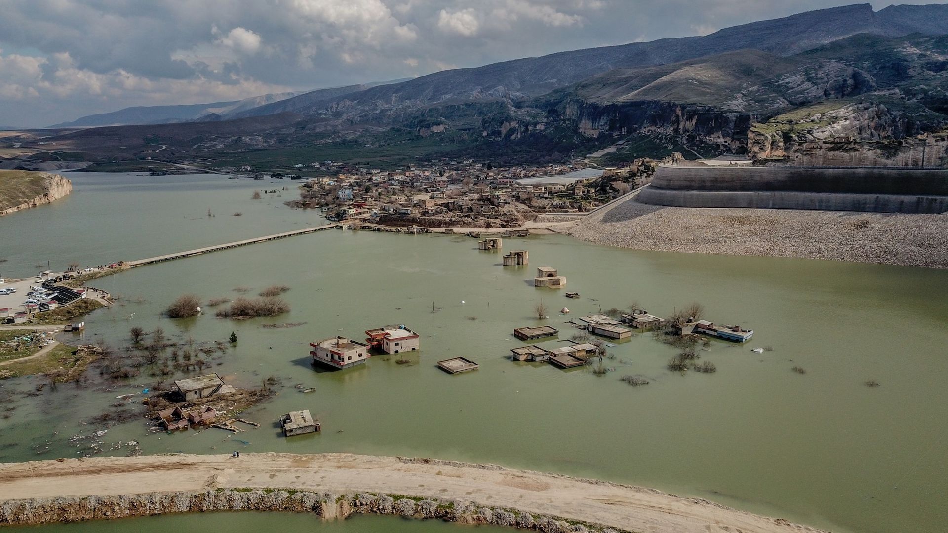 Vue aérienne de l’ancienne ville de Hasankeyf qui sera bientôt immergée dans le cadre d’un projet de barrage controversé.