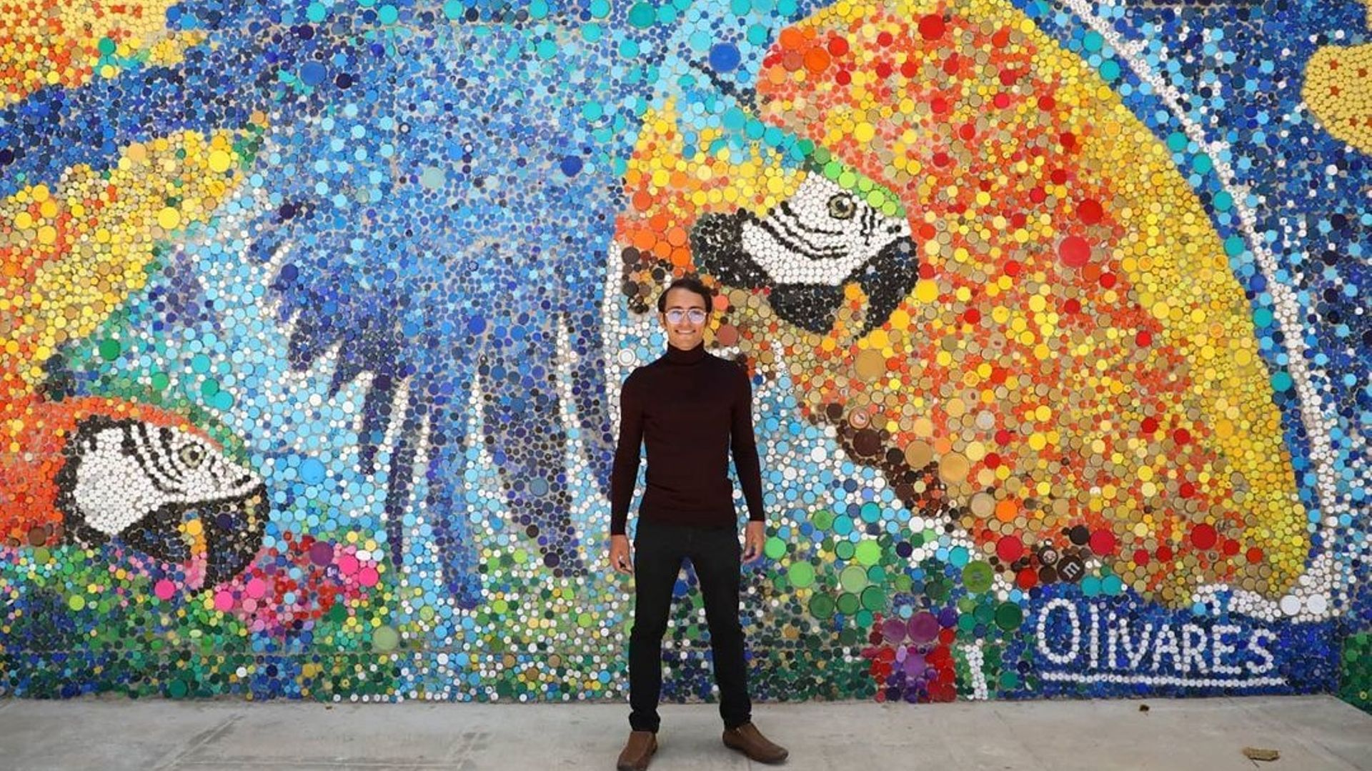 Oscar Olivares inaugura le 10 décembre la plus grande fresque au monde réalisée à partir de bouchons de bouteilles recyclés.