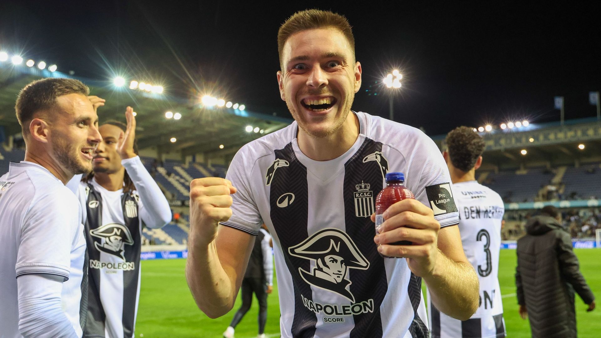 Aurélien Scheidler, deux buts et des débuts rêvés à Charleroi : "On est en train de créer une famille, un groupe extraordinaire"