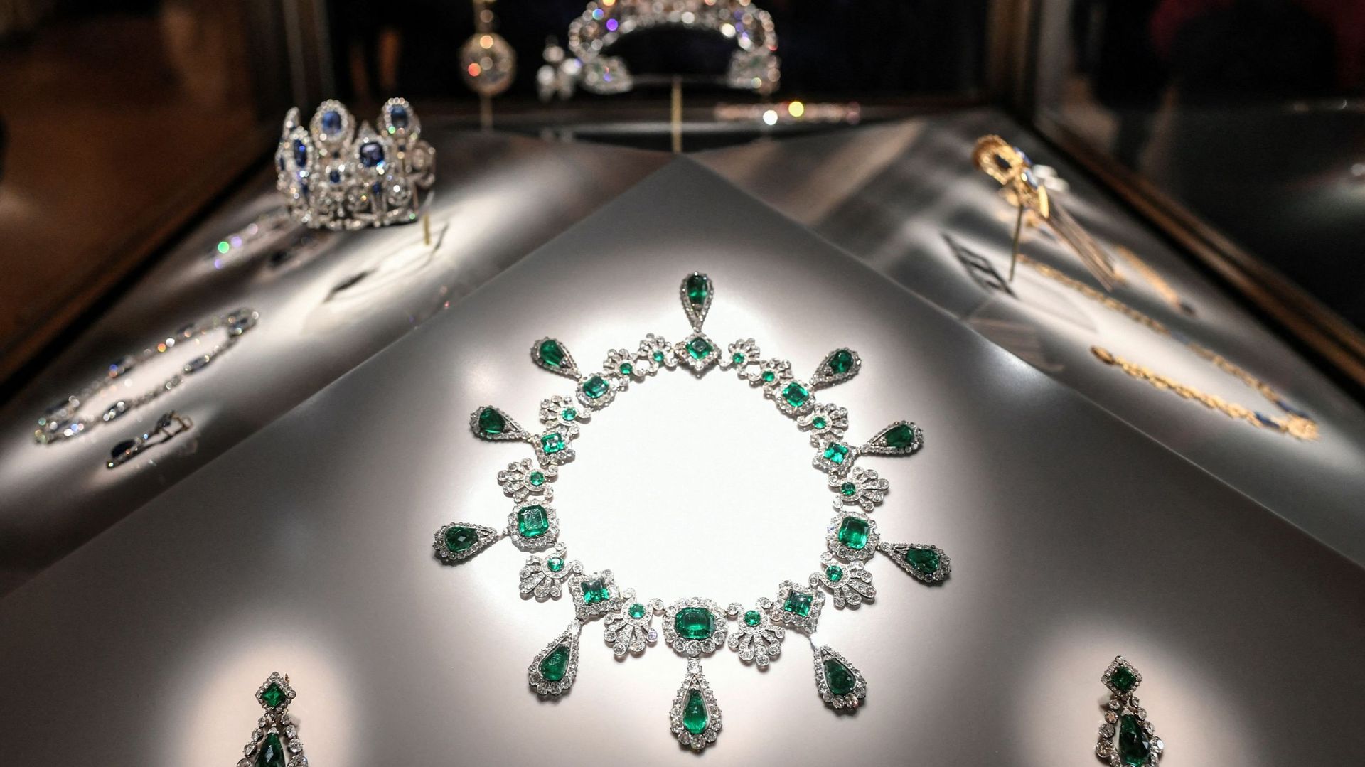 Que vont faire les voleurs avec les bijoux volés au Louvre ?