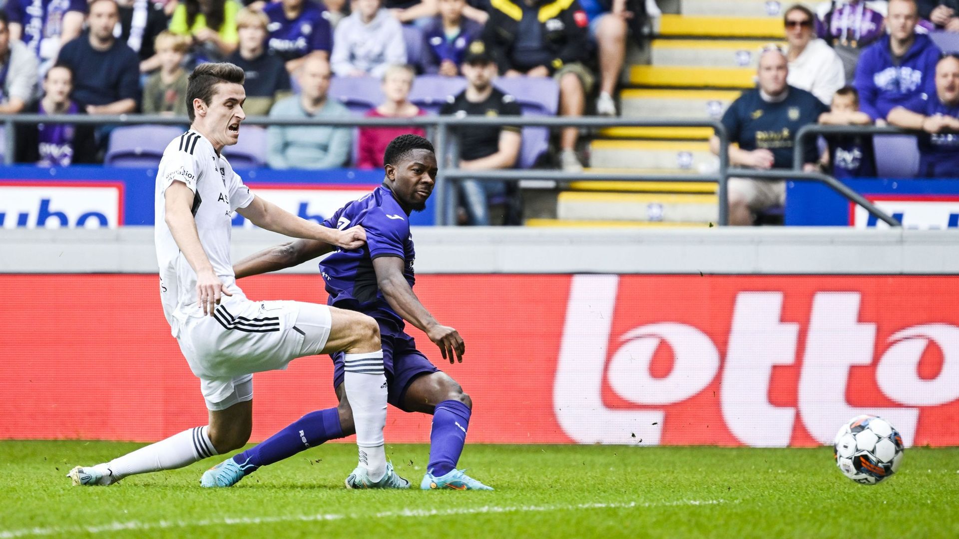 RSCA Futures' head coach Robin Veldman pictured during a soccer match  between RSC Anderlecht Futures and KMSK Deinze, Sunday 14 August 2022 in  Anderlecht, on day 1 of the 2022-2023 'Challenger Pro