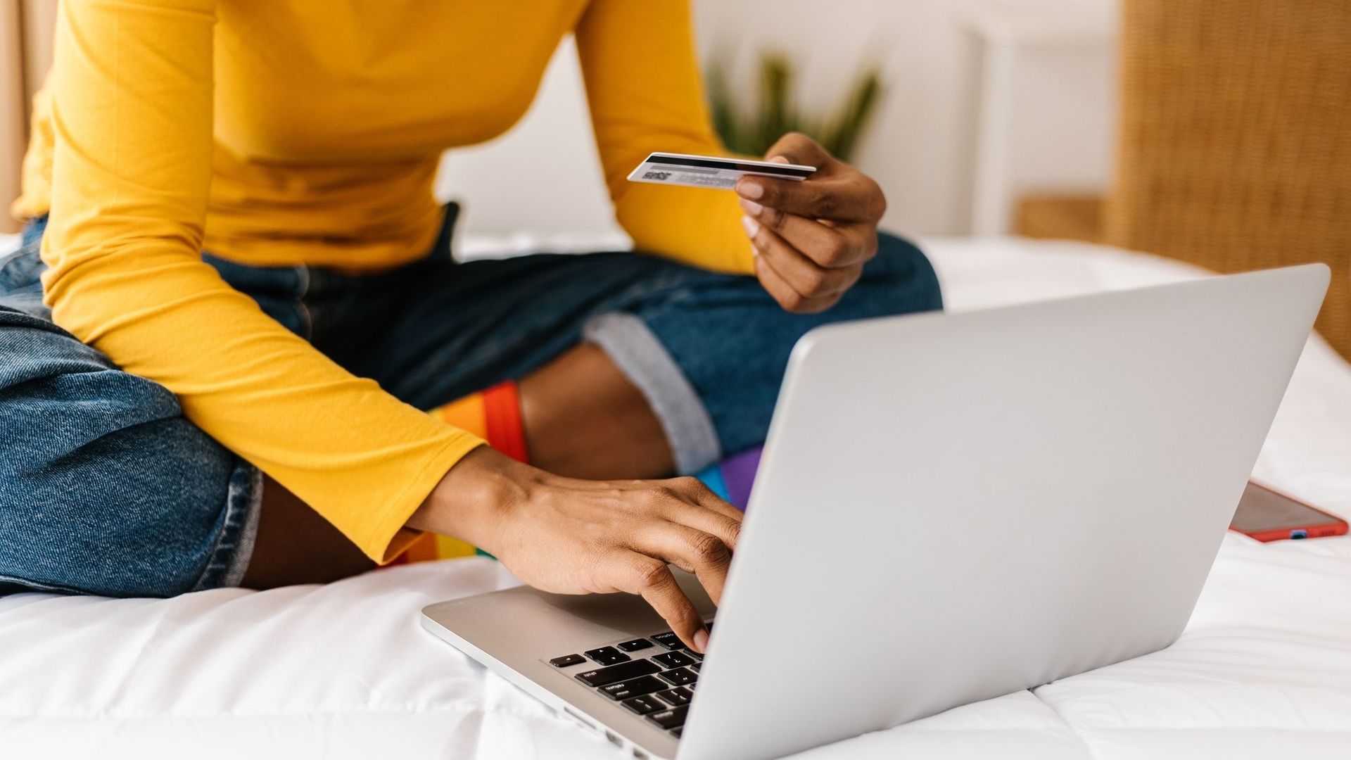 Arnaques par mail, SMS ou réseaux sociaux : comment les repérer et les