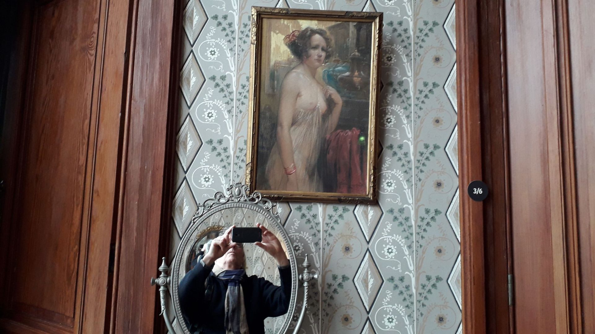 Privat Livemont tableau dans le décor de la maison Autrique.