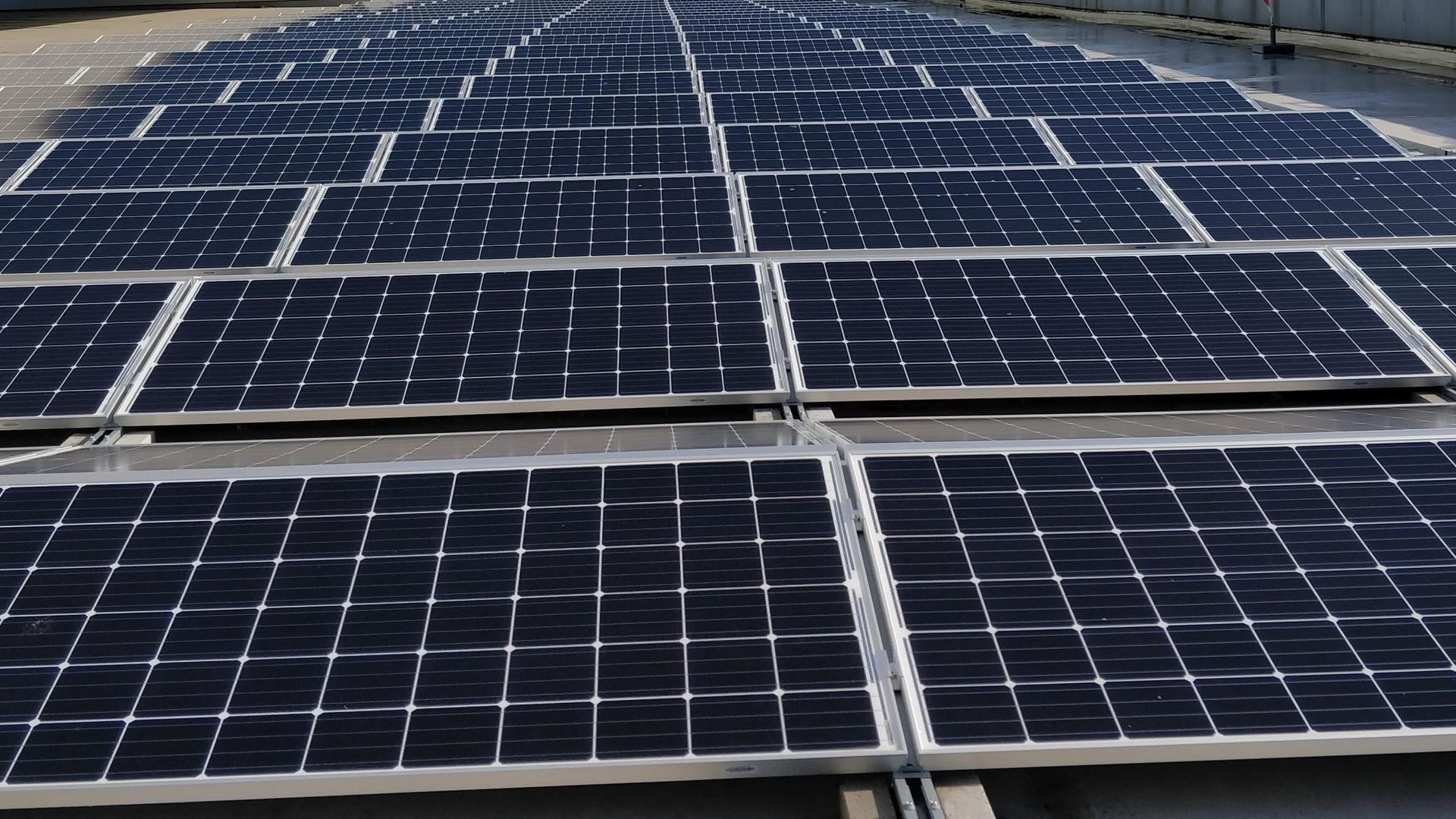 Région bruxelloise - Plus de 4.000 panneaux solaires sur le site de Coca-Cola avant la première éolienne
