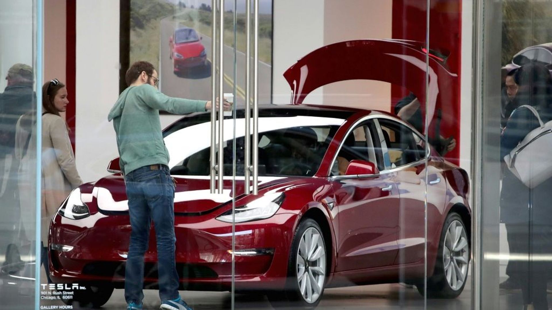 La Model 3 doit permettre à l'américain Tesla de pénétrer le segment moyen de gamme et d'atteindre une production de masse