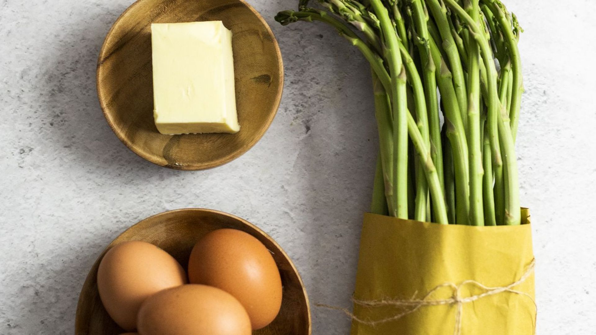 œufs brouillés au fromage et jambon