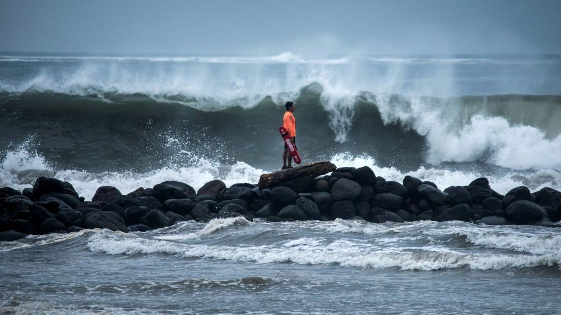 De fortes vagues frappent les côtes de l’Etat de Veracruz (Mexique), le 20 août 2021.