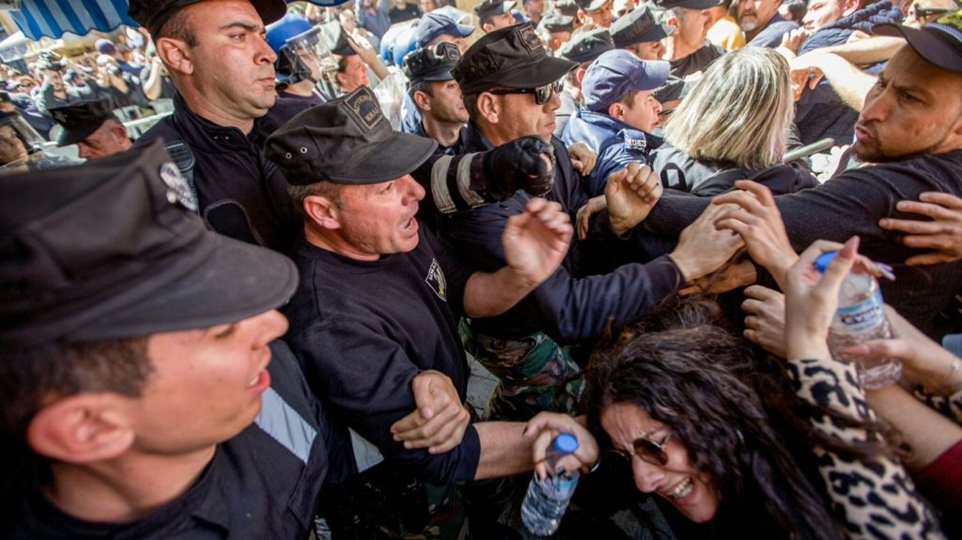 Echauffourées entre manifestants et police dans la capitale de Chypre, Nicosie, le 7 mars 2020