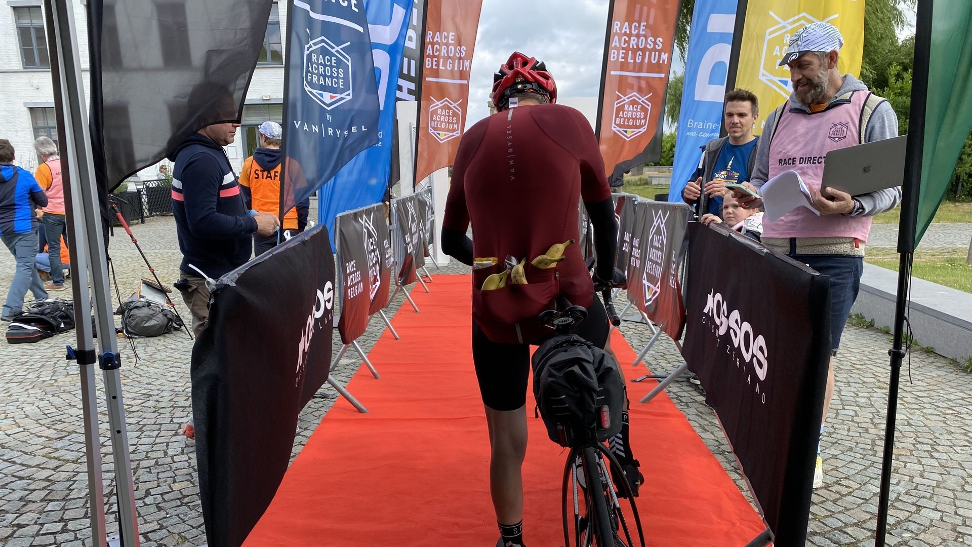Les poches bien remplies pour avaler les nombreux kilomètres de la Race Across Belgium