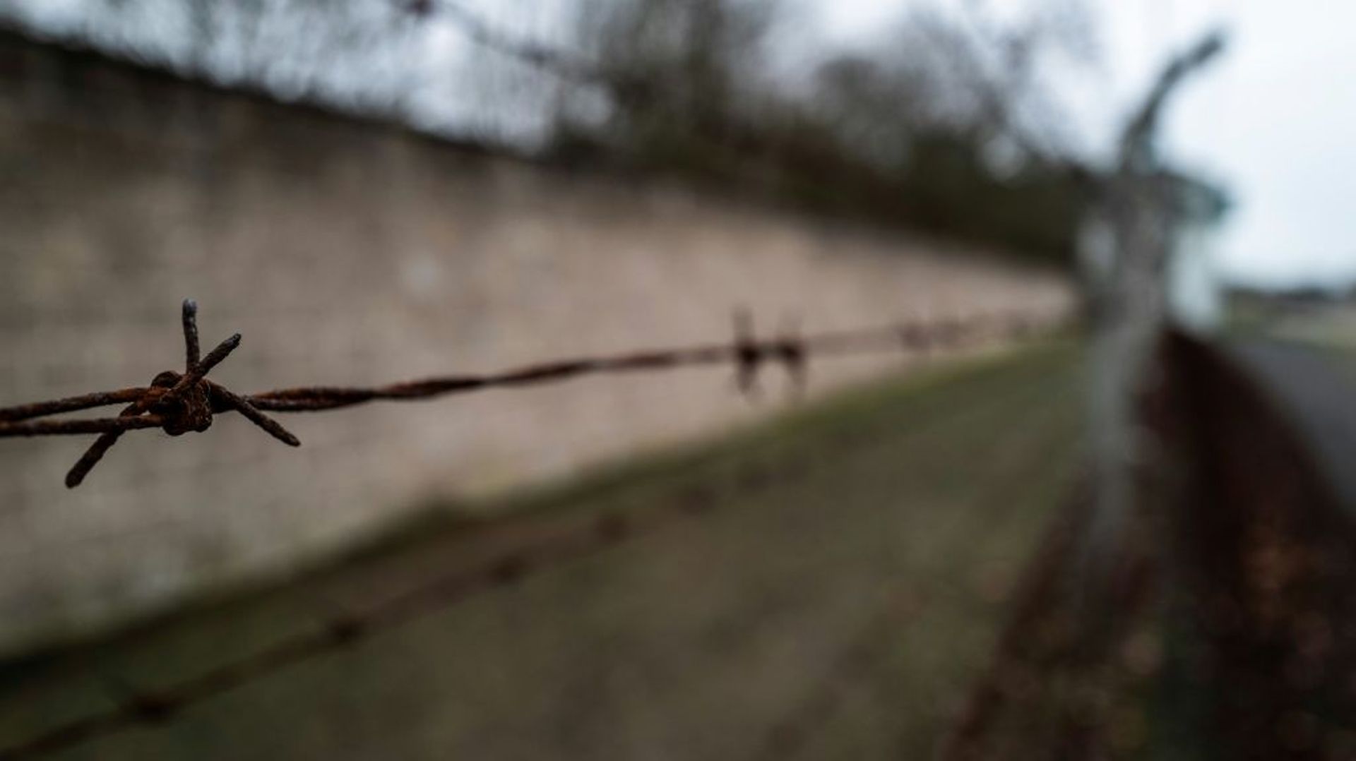 Clôture de l'ancien camp de concentration de Sachsenhausen, devenu un mémorial, le 7 février 2020