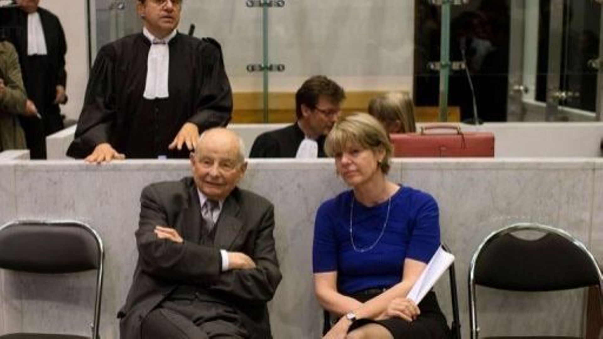 Jacques Servier et l'une des responsables des laboratoires Servier, Lucy Vincent, à l'ouverture du procès le 14 mai 2012 à Nanterre.