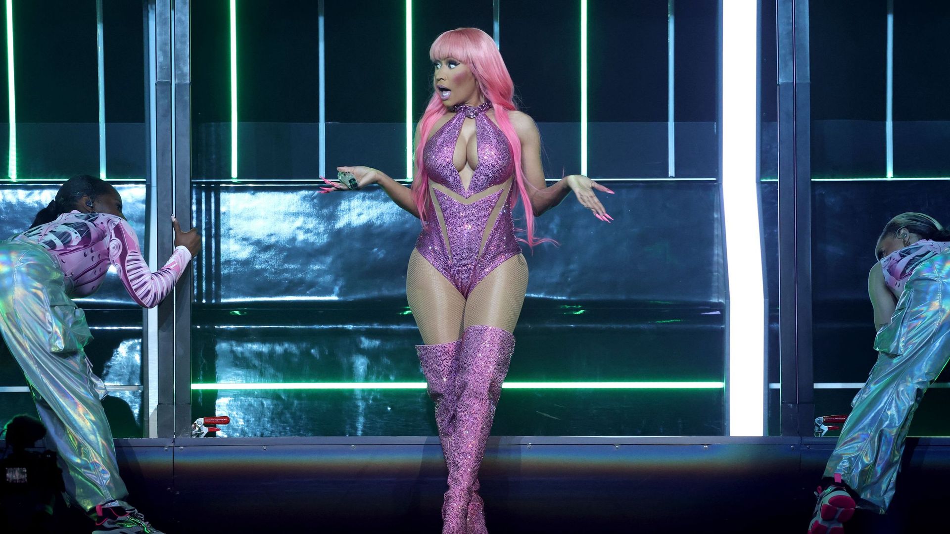 La contre-attaque de Nicki Minaj après avoir esquivé de justesse un projectile sur scène