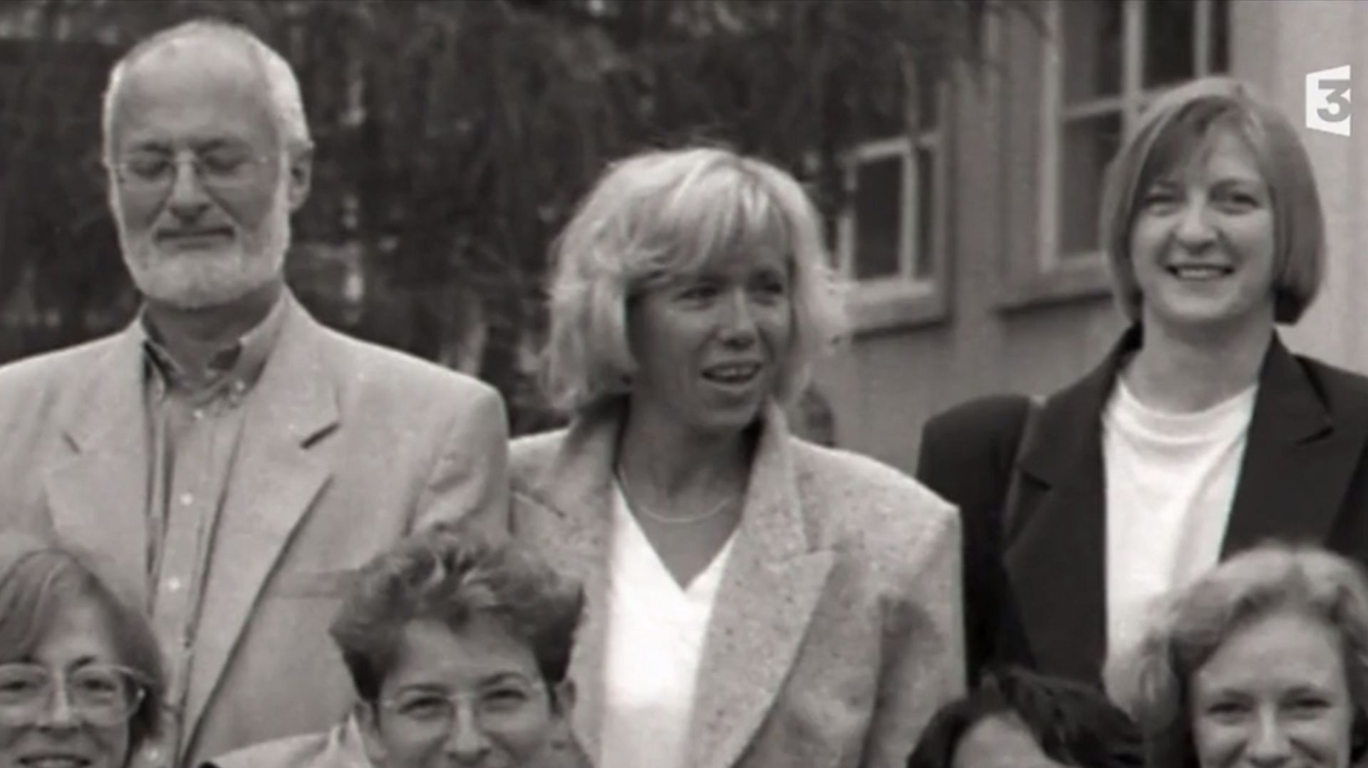 Brigitte Macron, alors enseignante Amiens, avec à sa gauche un collègue qui n'est pas son mari.