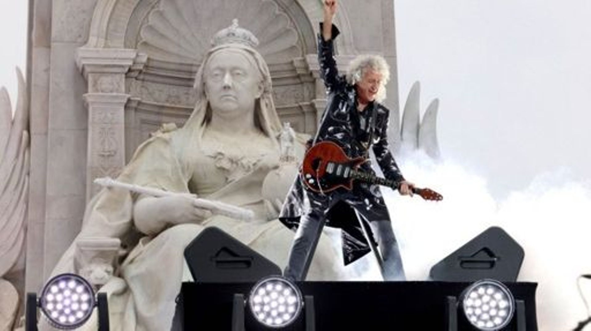 British guitarist Brian May performs at the Platinum Party at Buckingham Palace on June 4, 2022 as part of Queen Elizabeth II's platinum jubilee celebrations. Some 22,000 people and millions more at home are expected at a star-studded musical celebration 