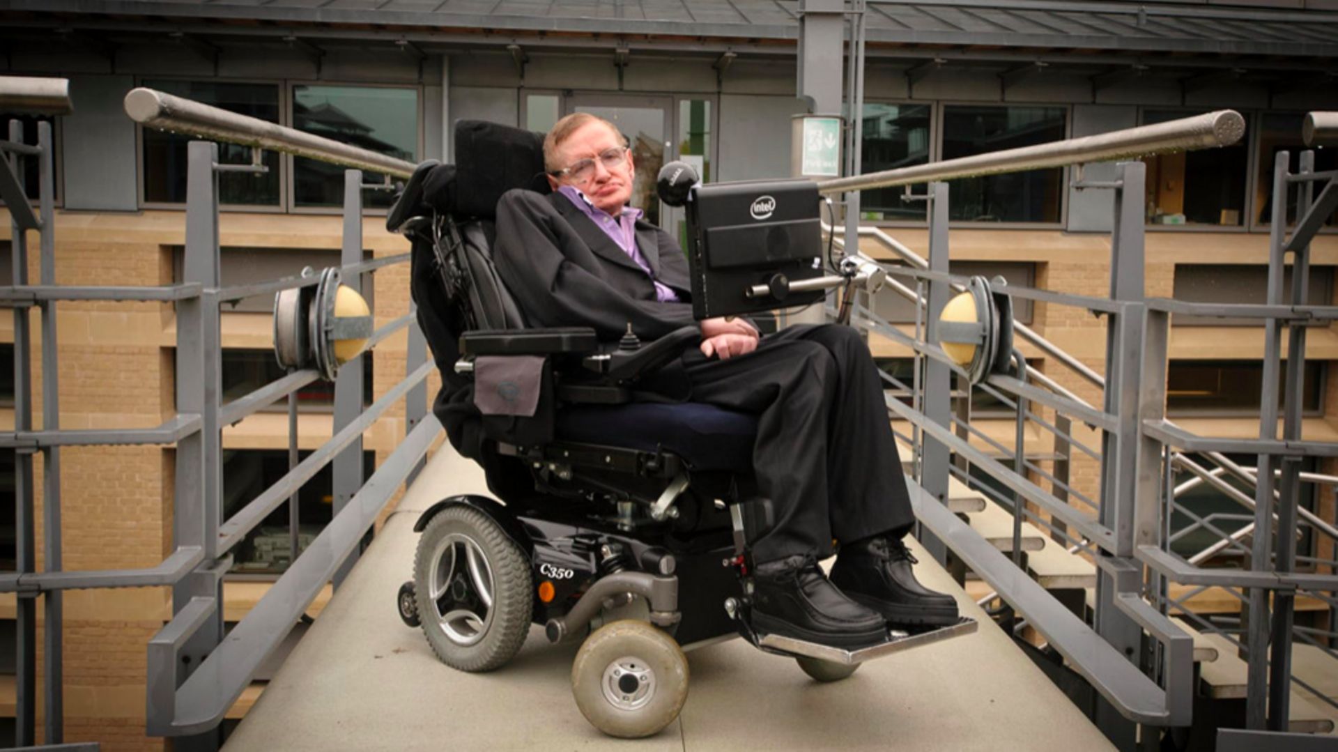 Astrophysicien de génie, icône de la pop culture … Qui était Stephen Hawking?