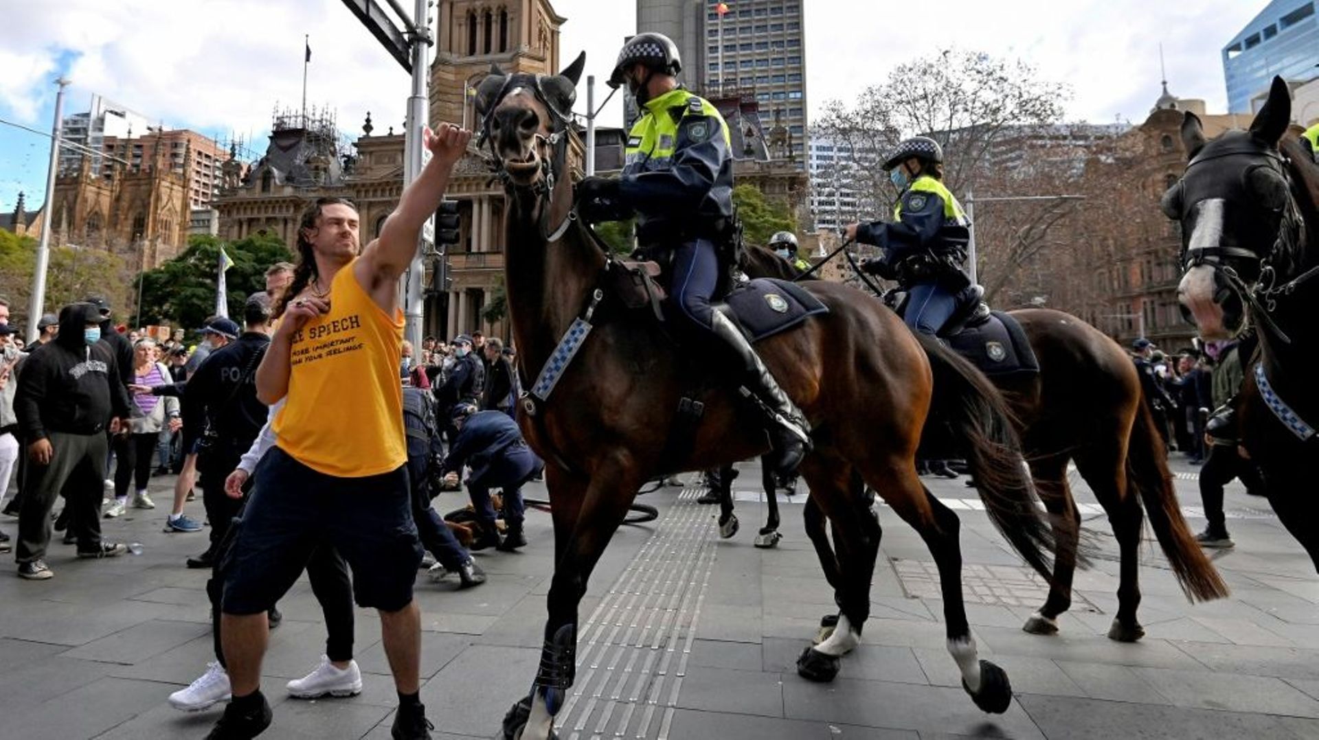 Plusieurs personnes ont été arrêtées lors d’un rassemblement contre le confinement à Sydney, le 24 juillet 2020.