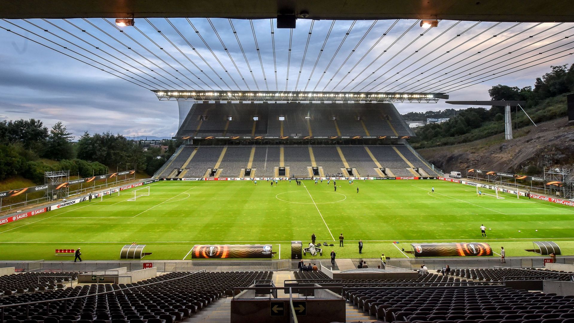 Sur la pelouse de l'Estadio Axa de Braga, les joueurs de... Gand, adversaire de Braga en poules d'Europa League en 2016, s'échauffent.