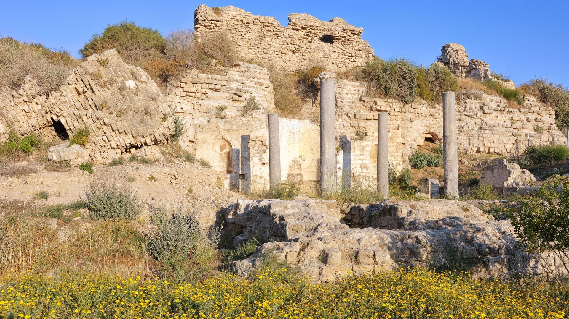 L’ancienne ancienne d’Ascalon fut une des cinq capitales des Philistins du XIIe au Xe siècle av. J.-C. Aujourd’hui, c’est une ville balnéaire israélienne.