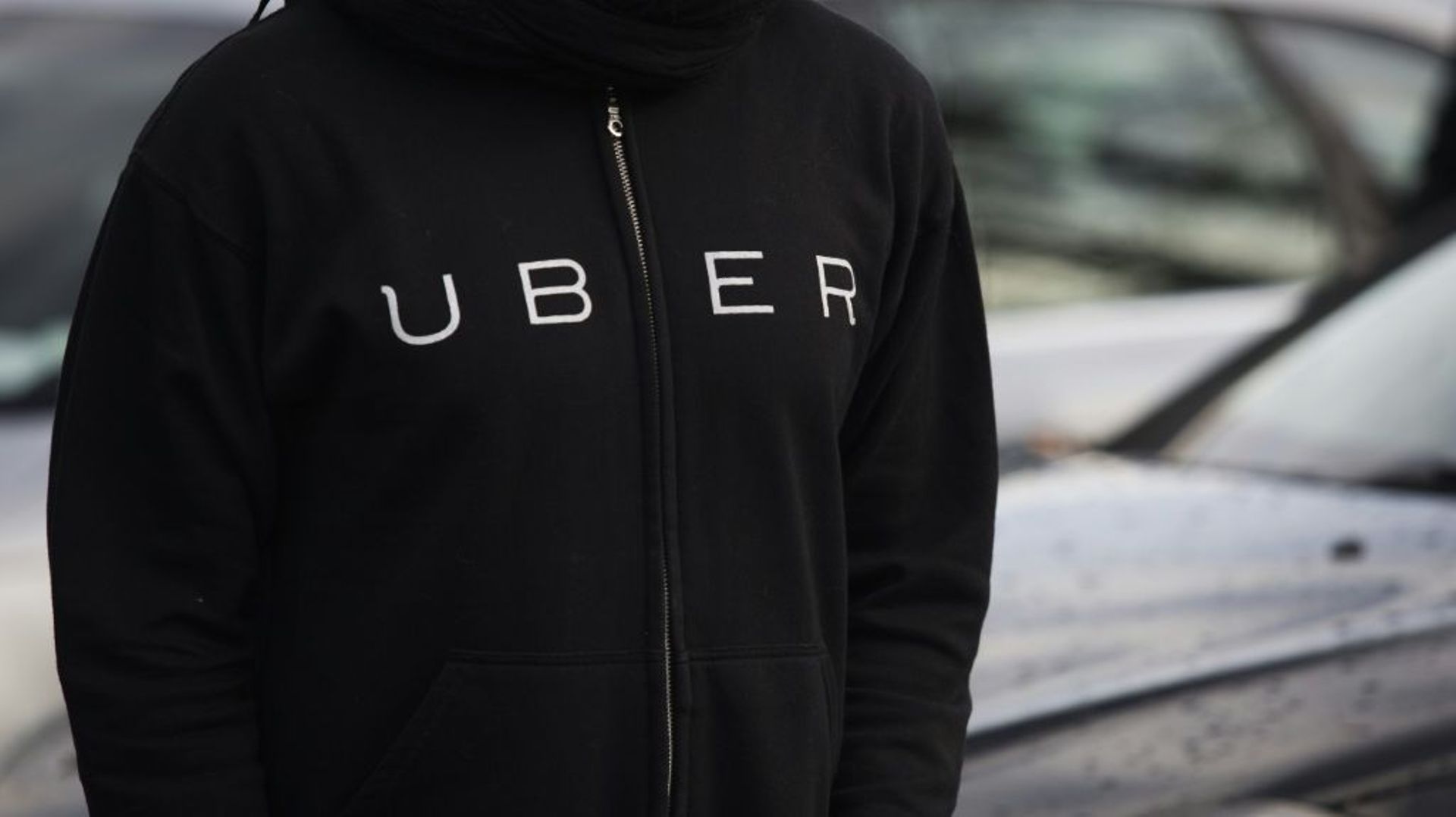 Un chauffeur travaillant pour la plateforme de réservation en ligne Uber, le 9 février 2016 à Paris