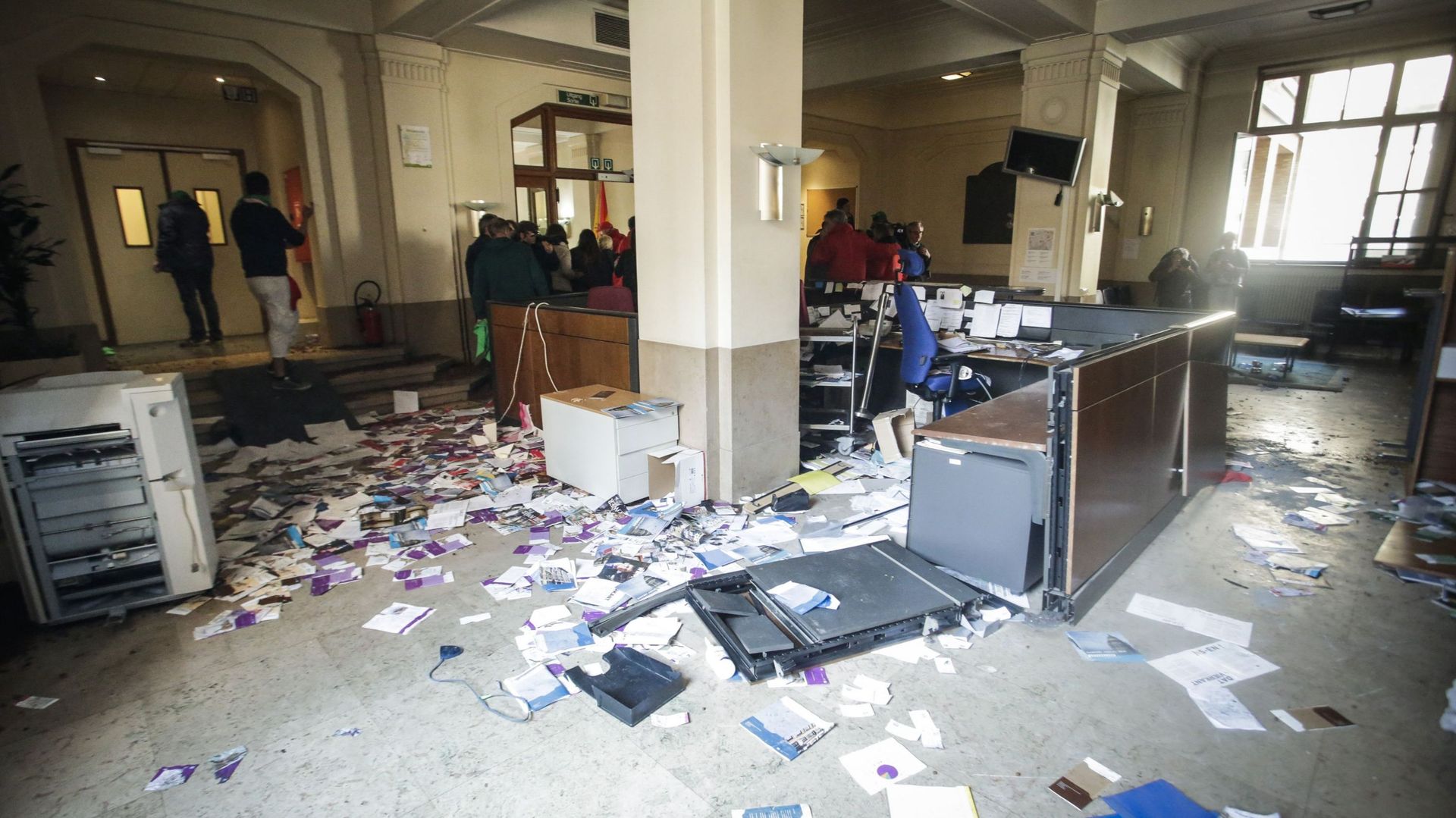 L'intérieur du ministère de la Justice après le passage des manifestants en colère. 