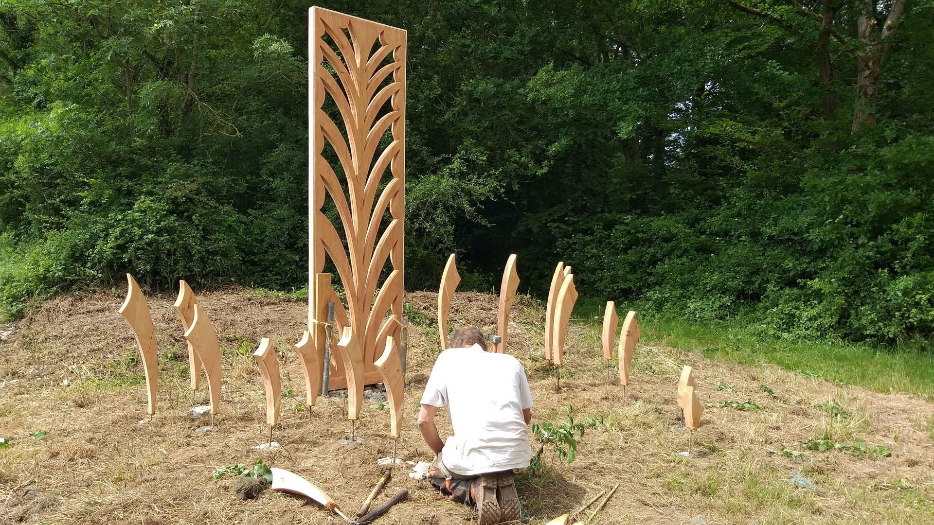 Marc Averly au travail, il réalise les dernières finitions de sa sculpture "Flumel".