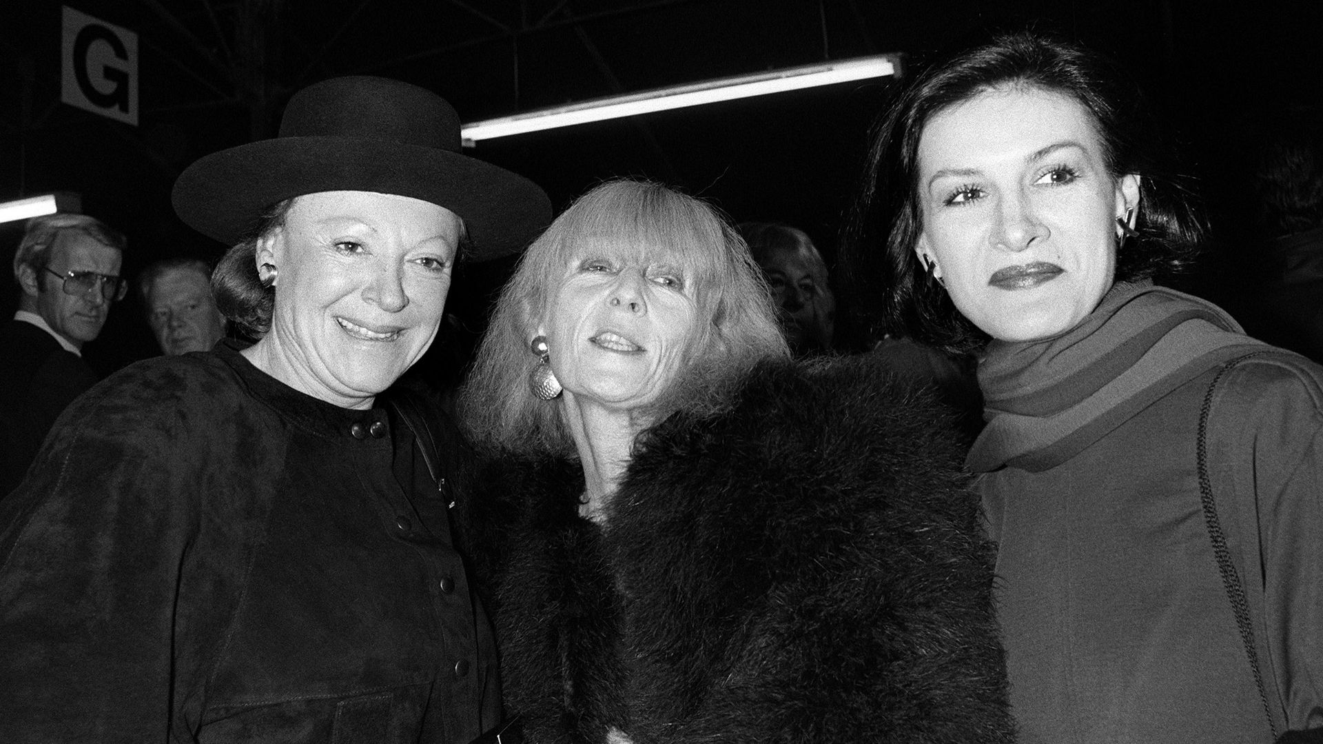 Régine, Sonia Rykiel et Paloma Picasso lors d'un défilé de mode aux Tuileries (Paris, en 1984)
