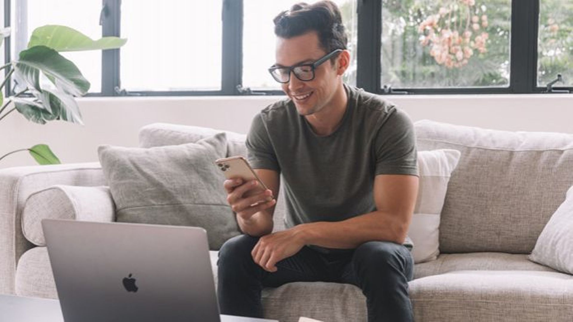 La start-up canadienne Auctify a créé des lunettes "Specs" qui nous avertissent de tout écart de productivité.