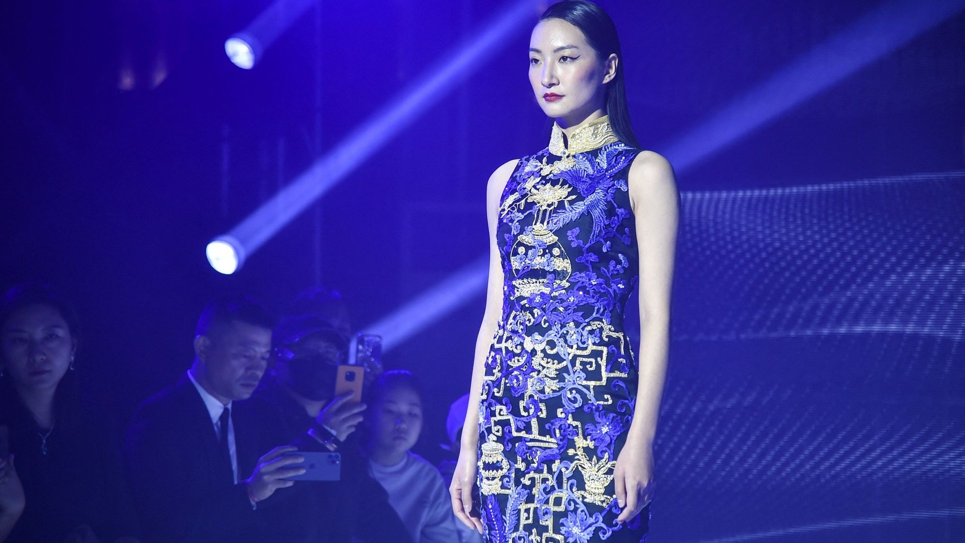 Shanghai cultive sa robe qipao, icône des années folles.