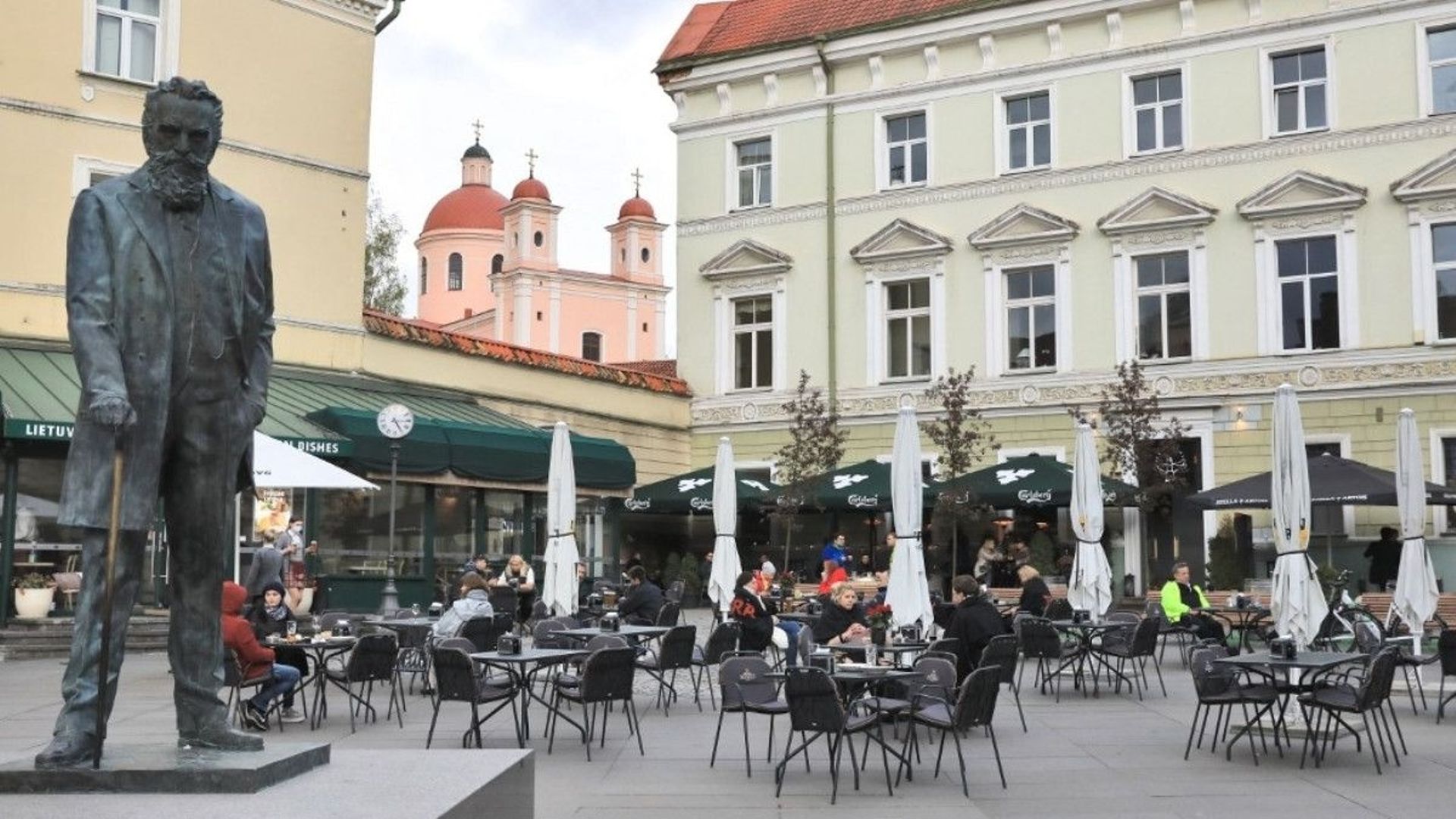 Déconfinement : Vilnius retrouve le plaisir des dîners en terrasse.