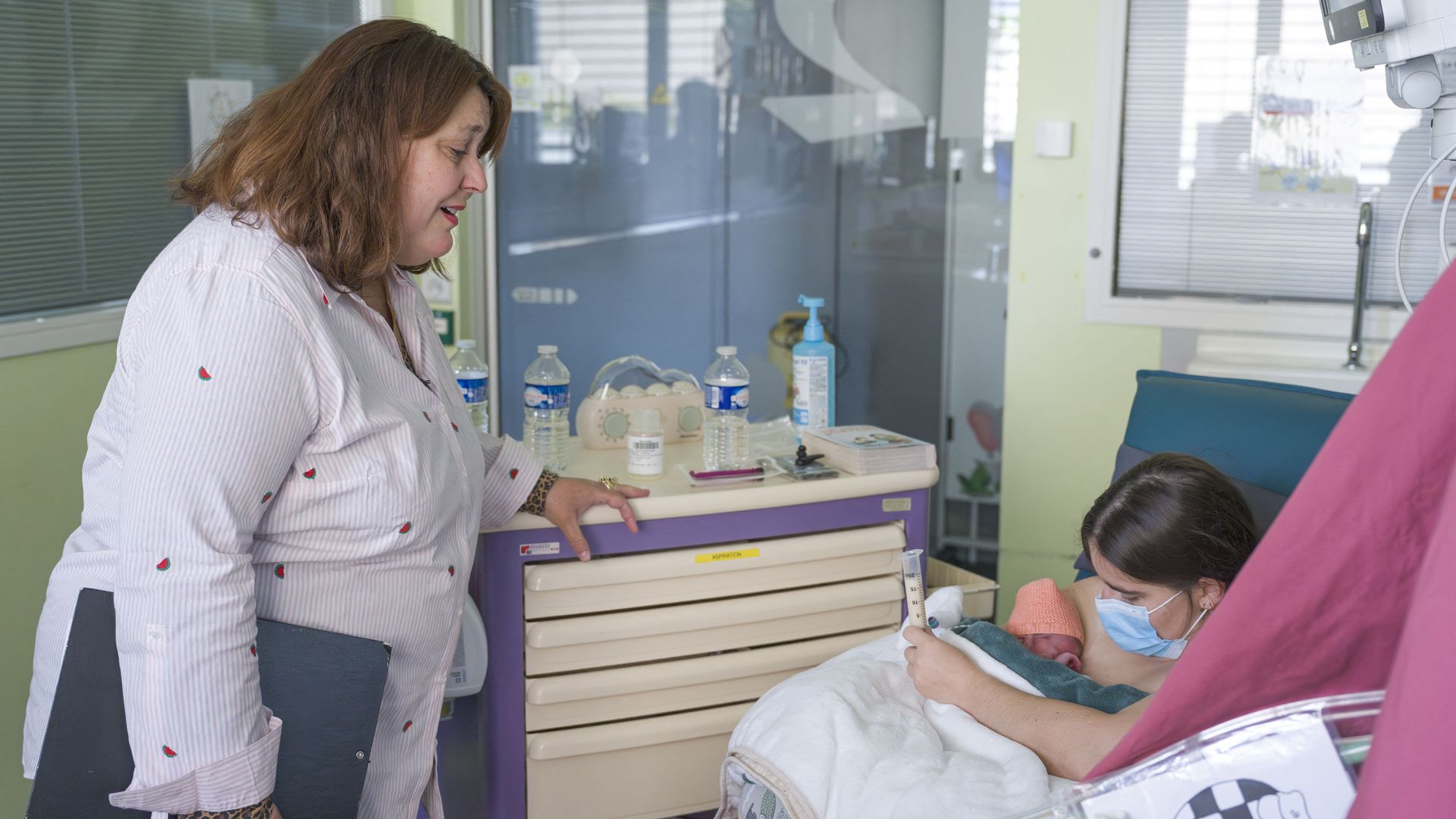 Dans un hôpital de Nancy, une chanteuse lyrique éveille la curiosité des nouveau-nés prématurés