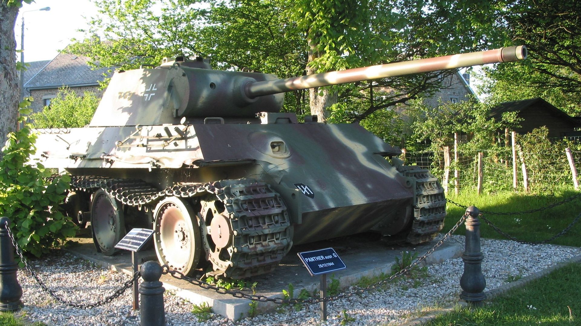 Un char allemand "Panther" a Grandmenil, détruit durant la Bataille des Ardennes