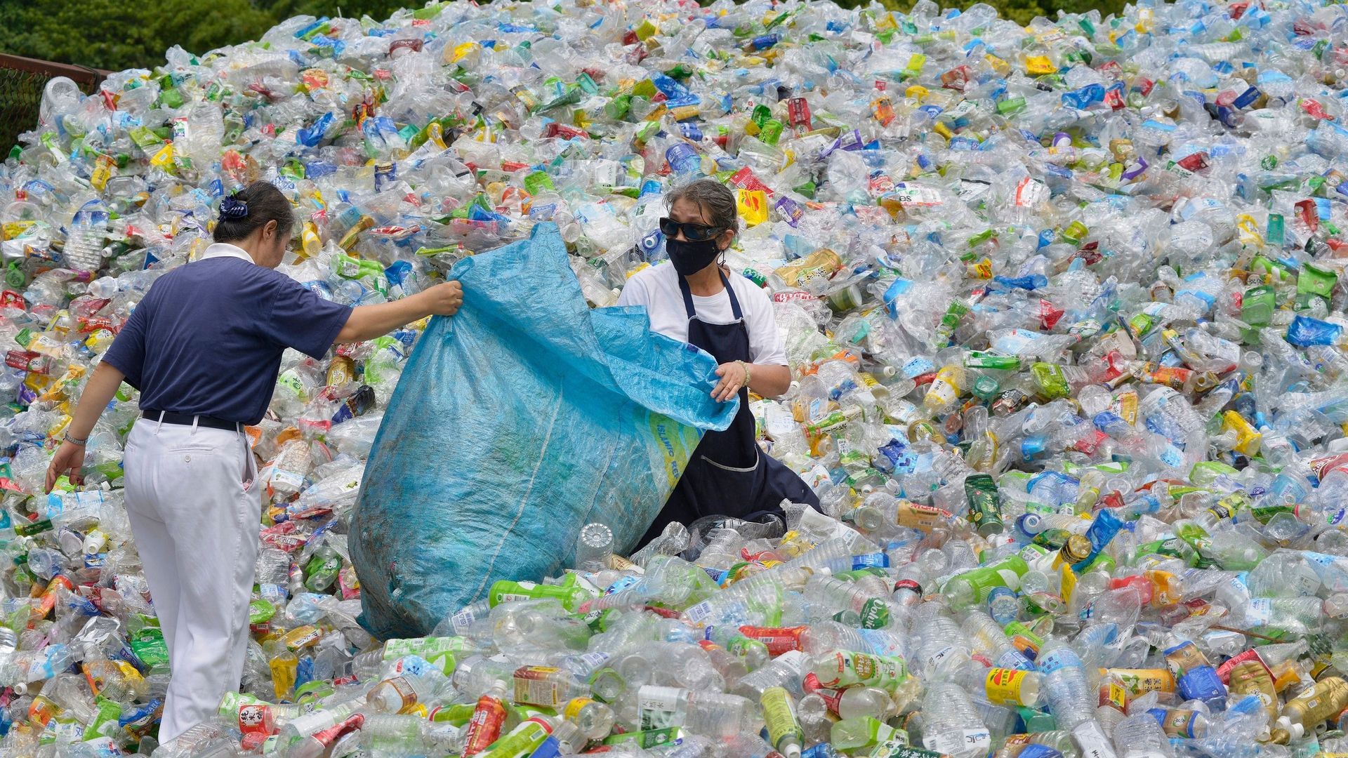 Londres interdira les pailles en plastique, L'ennemi plastique