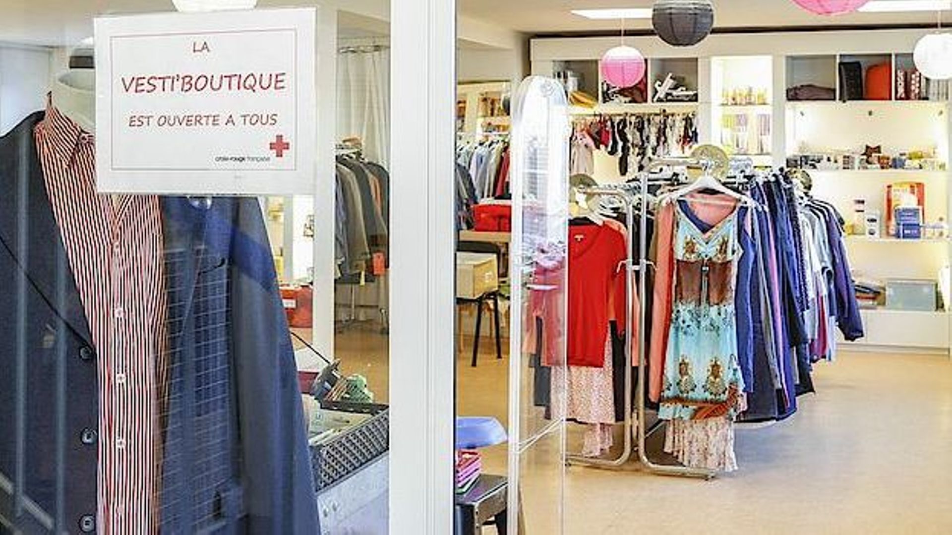 La 20eme vestiboutique a ouvert ce lundi 3 decembre a Jemeppe RTBF Actus