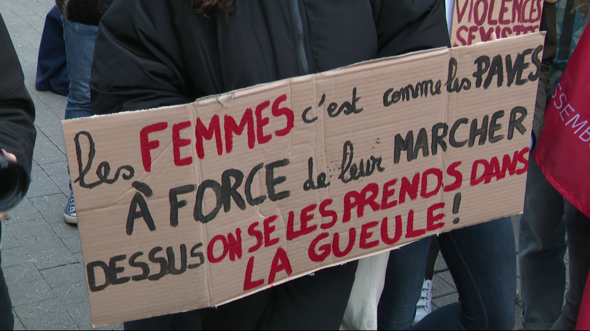 Manifestations contre les violences faites aux femmes: "Ces violences, elles ne sont pas que physiques"