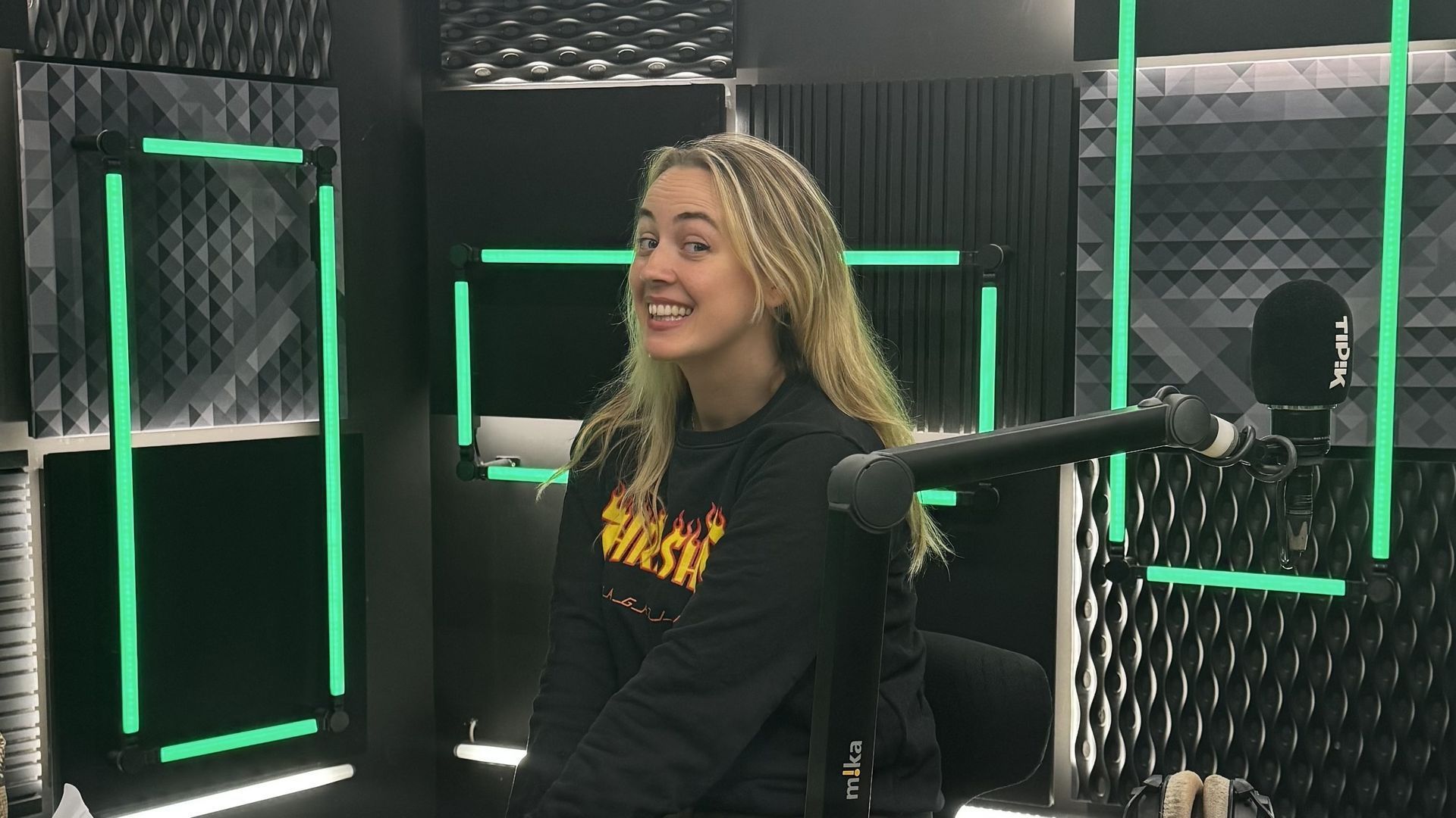 Alba apprend à conduire, Bernard apprend à vivre en société