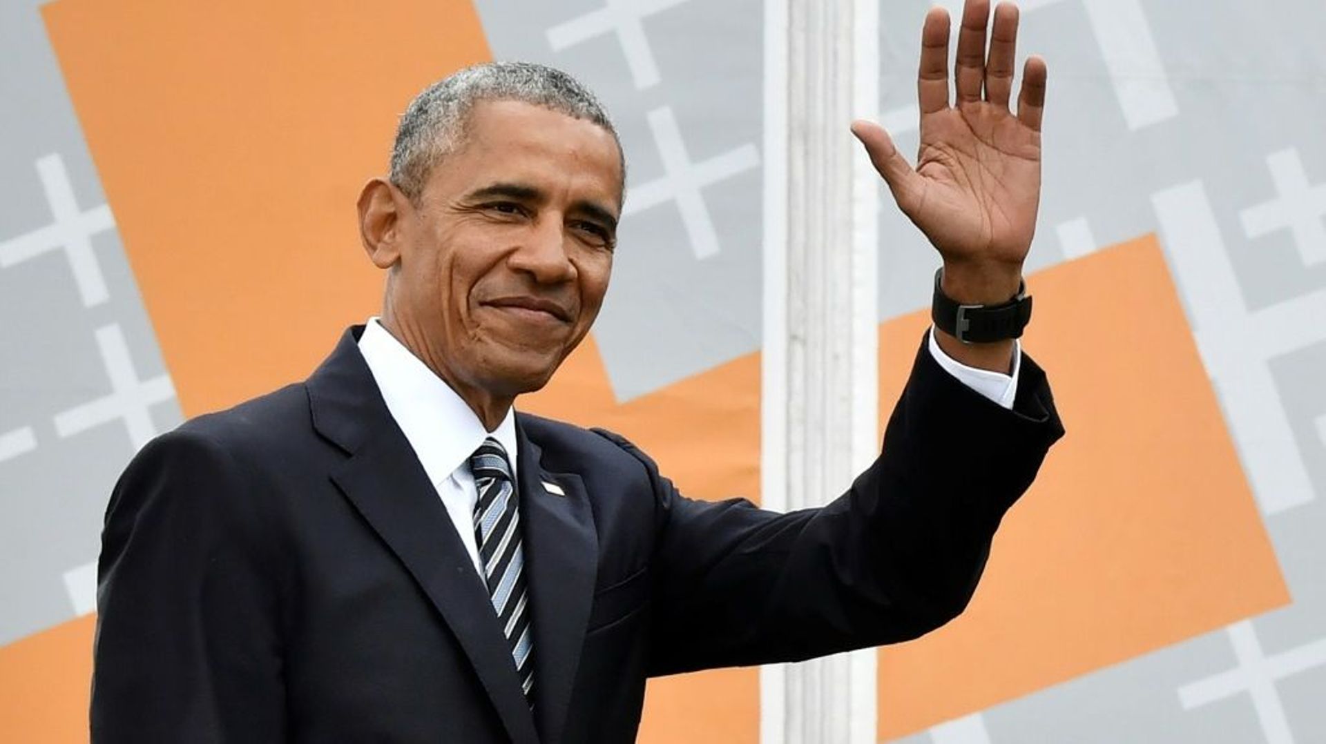 Barack Obama revient doucement sur le terrain politique - RTBF Actus