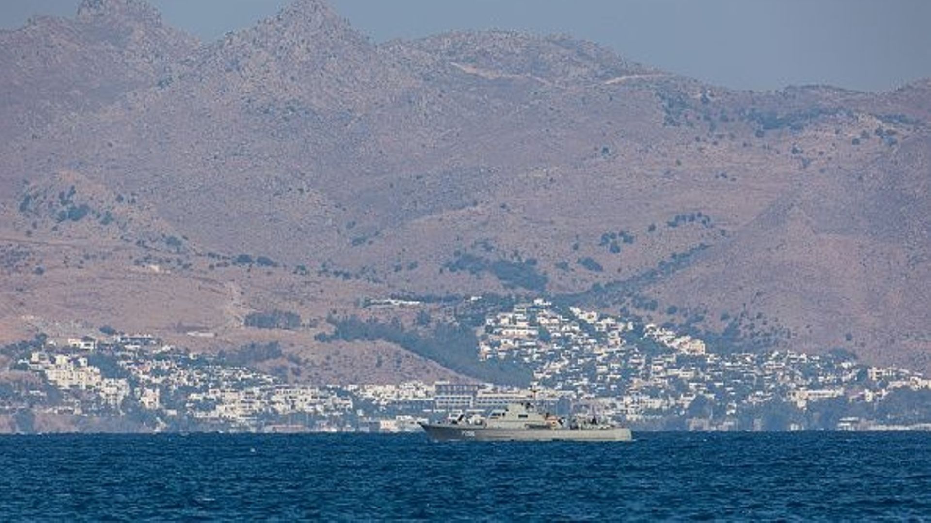 Image d’illustration : un navire de la marine hellénique patrouille aux frontières gréco-turques en novembre 2021.