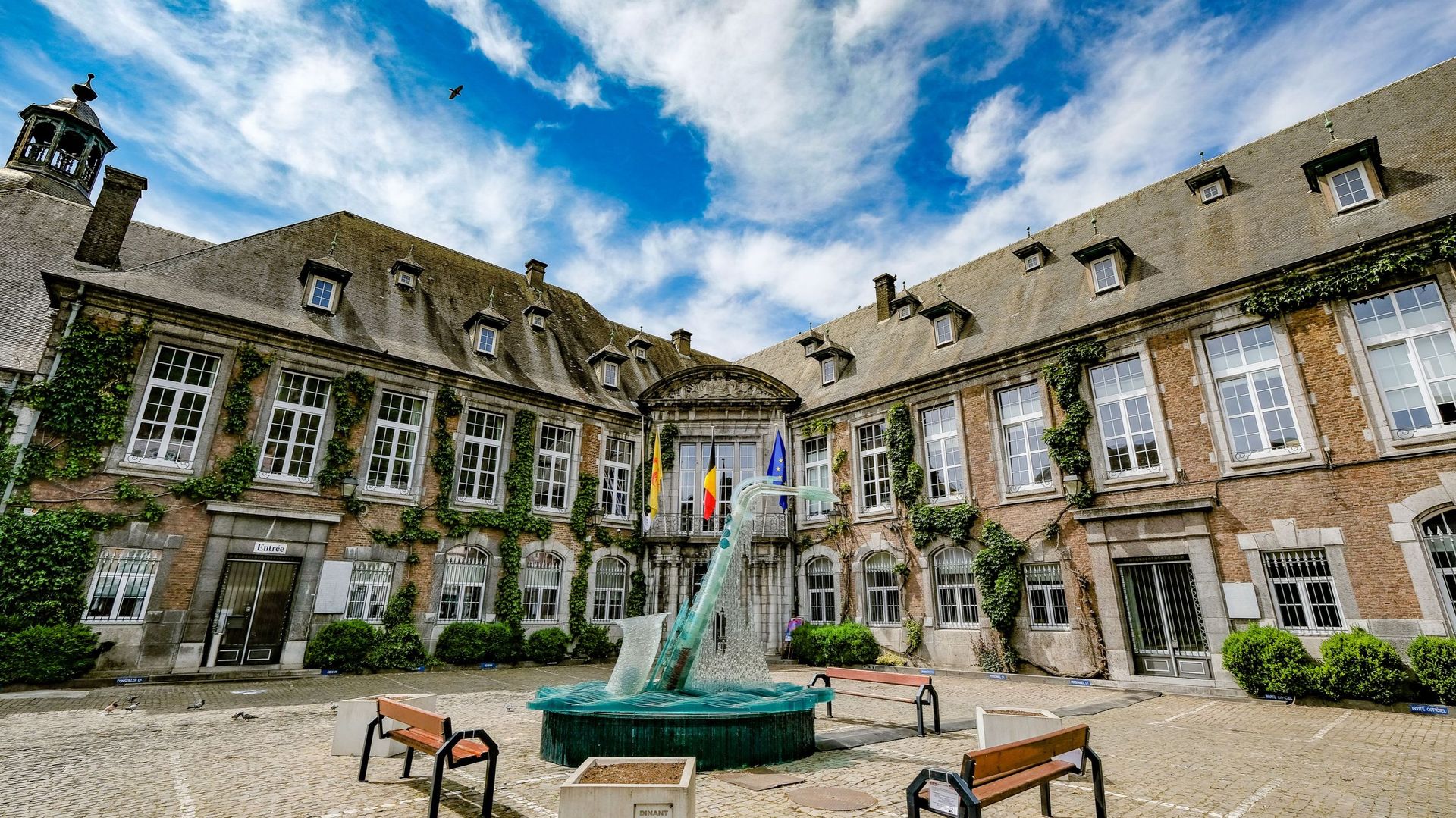 Dans plusieurs communes wallonnes, comme ici à Dinant, la majorité vacille