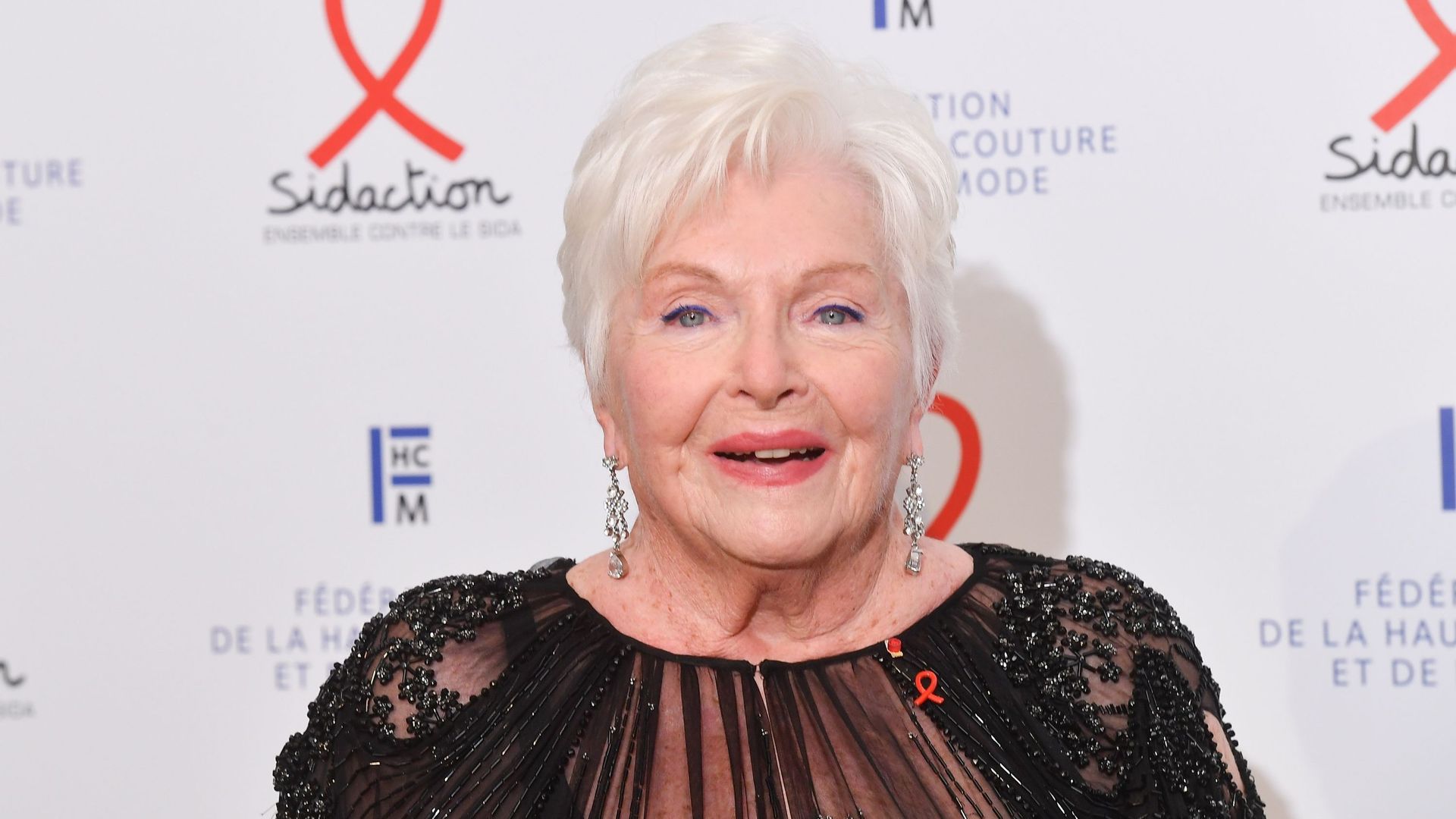 Il ne faut pas que j'y pense' : Line Renaud évoque son regret de ne pas  avoir d'enfant - RTBF Actus