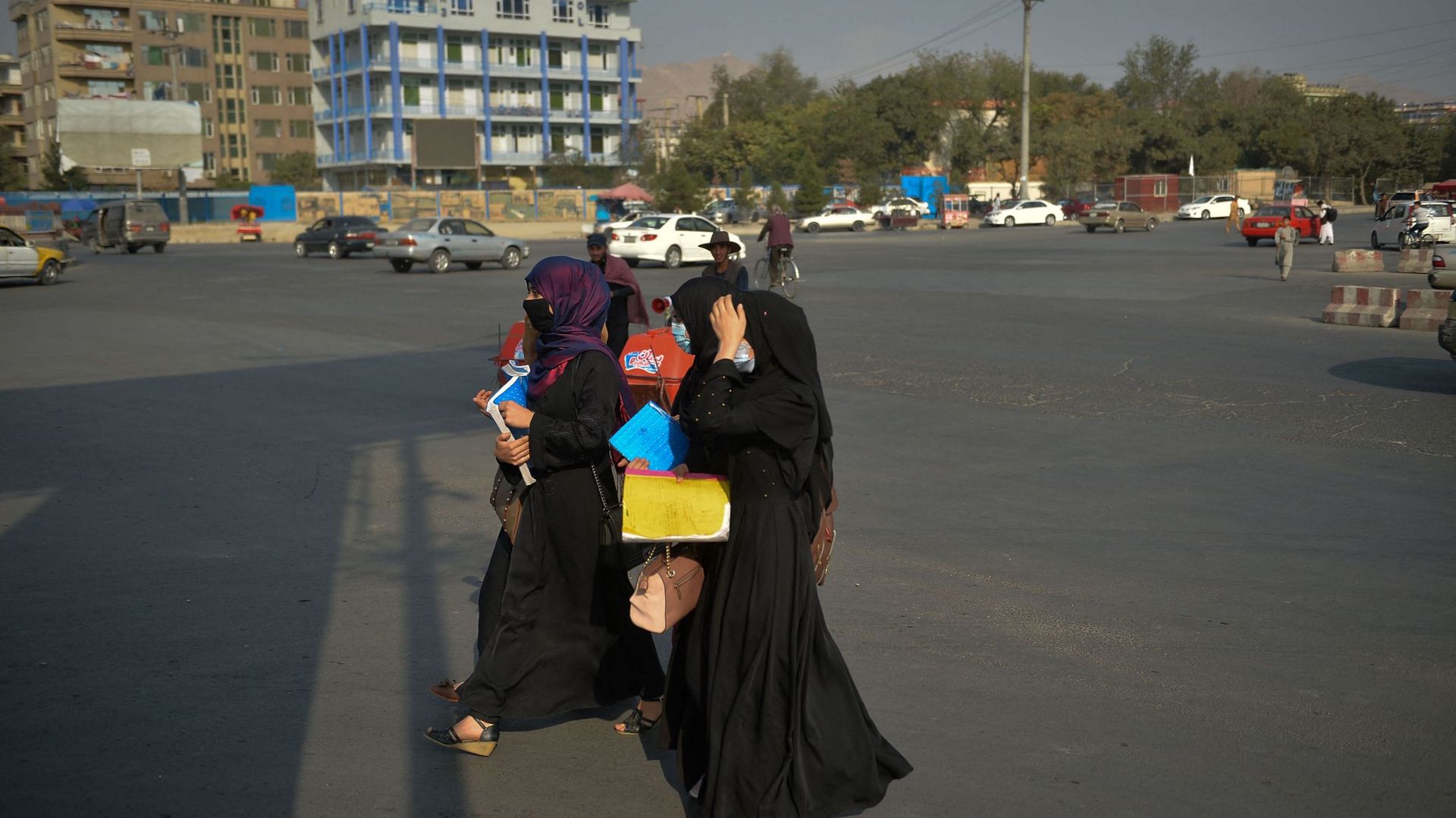afghanistan-une-ong-dit-que-les-talibans-sont-prets-a-laisser-des-femmes-travailler